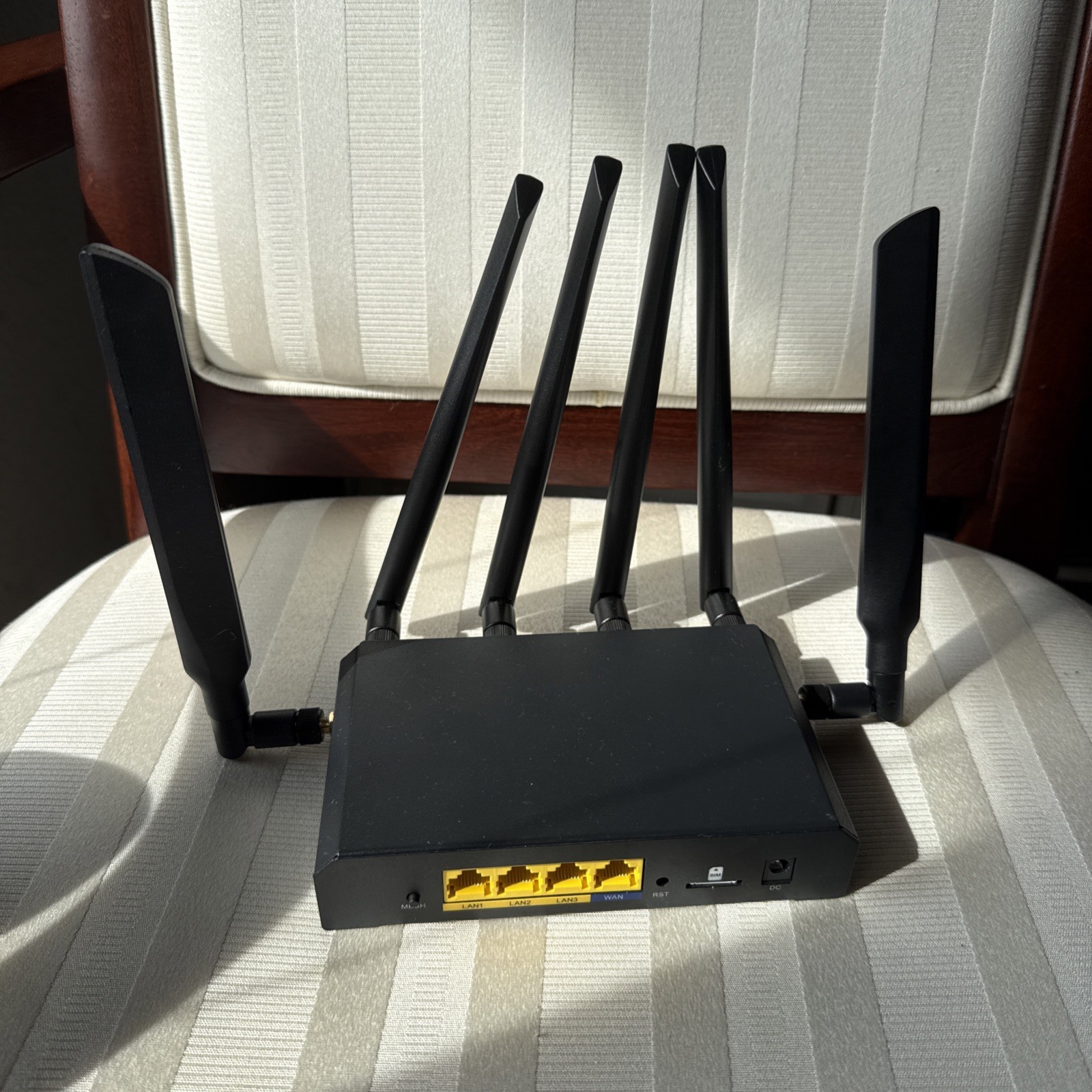 PRONTO NETWORKS PC61C4 WIFI6 Cloud Managed Cat-4 4G LTE Toast Router 