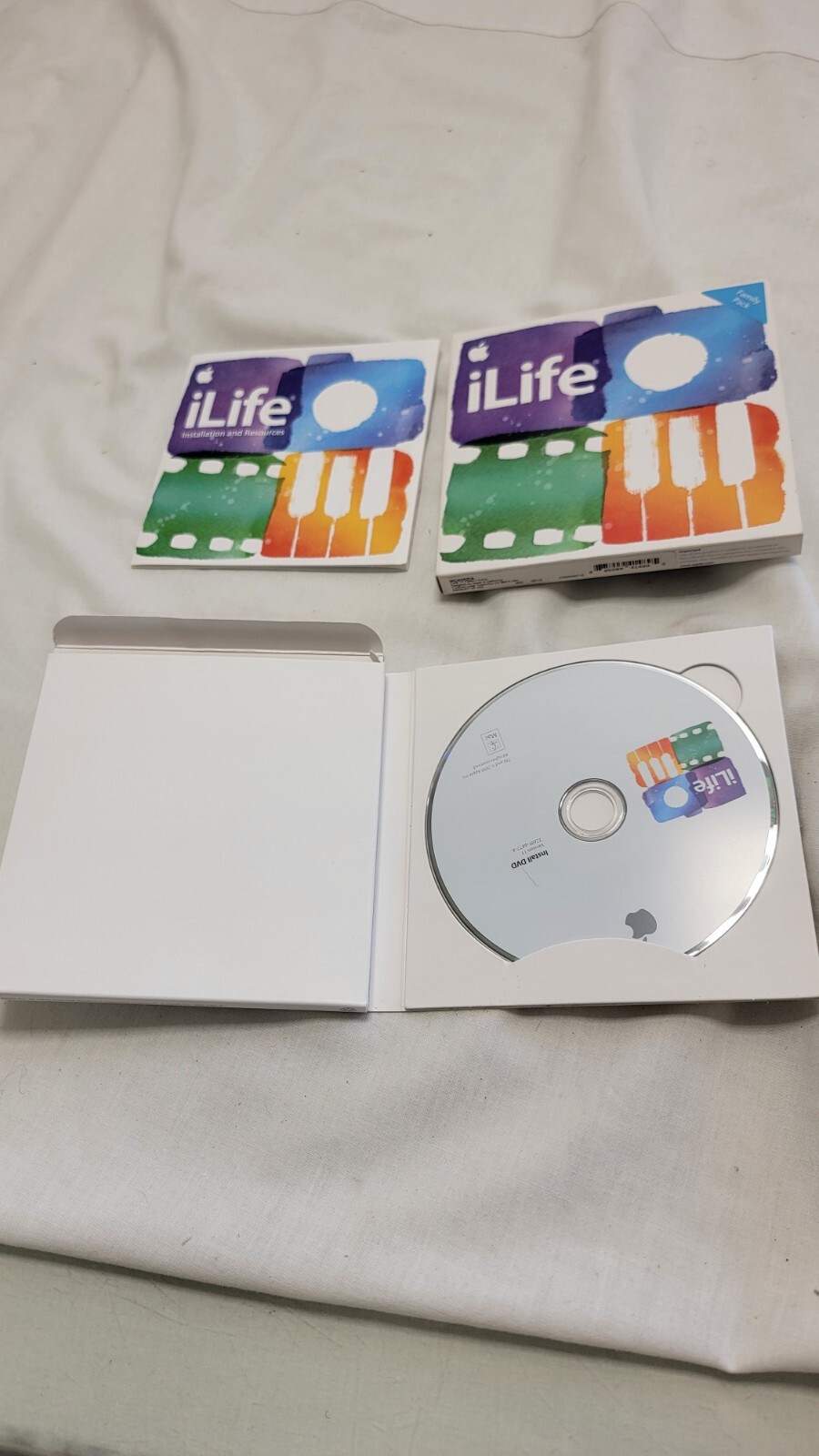 Apple iLife '11 - Family Pack 5 users, 5 machines MC625Z/A GarageBand iPhoto
