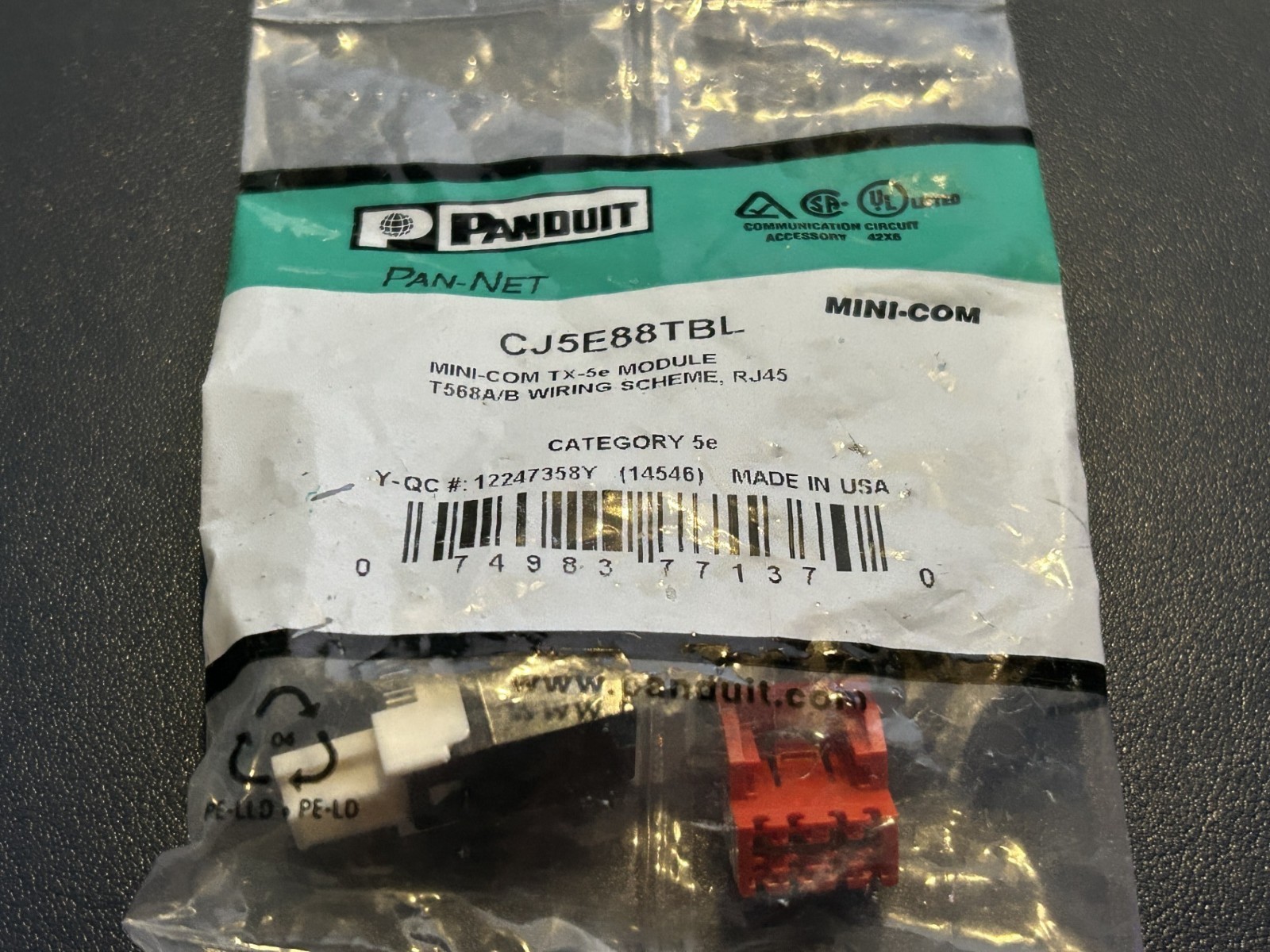 Panduit CJ5E88TBL Mini-Com Module Cat 5E