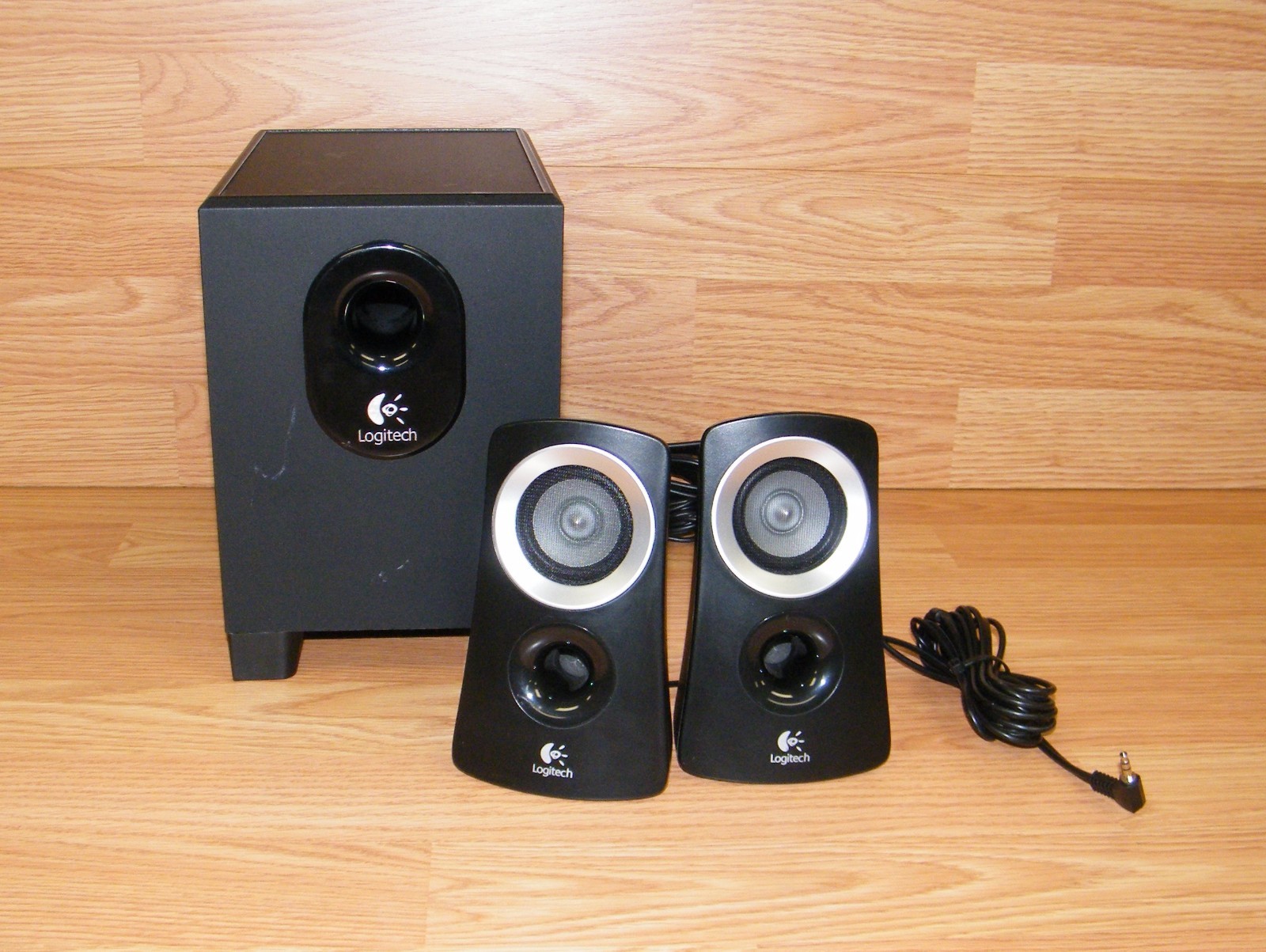 Genuine Logitech Z313 (S-00093) Black Wired Speaker System With Subwoofer *READ*