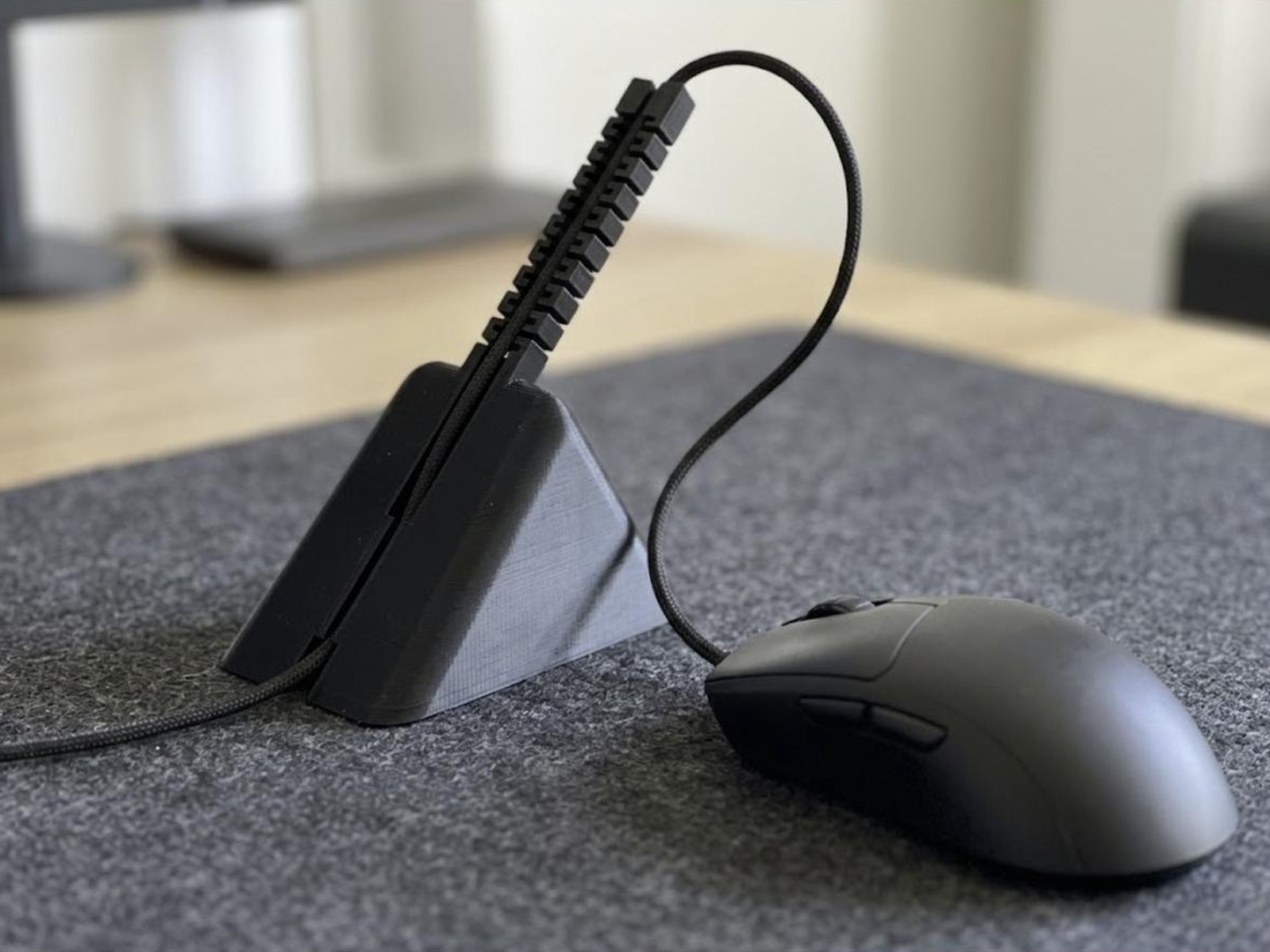 Mouse Bungee Cable Holder Weighted Gaming Mouse Cord Management Clip Black White