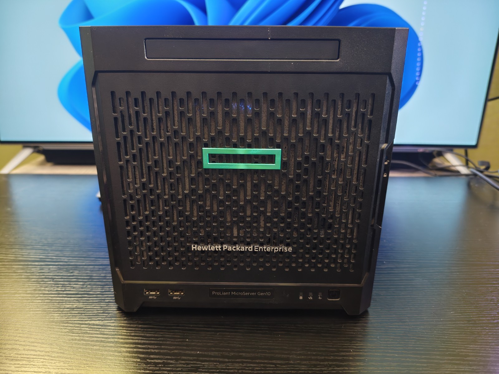 HP HPE Proliant Gen10 Microserver, AMD Opteron X3216, 8GB DDR4 RAM 240GB SSD