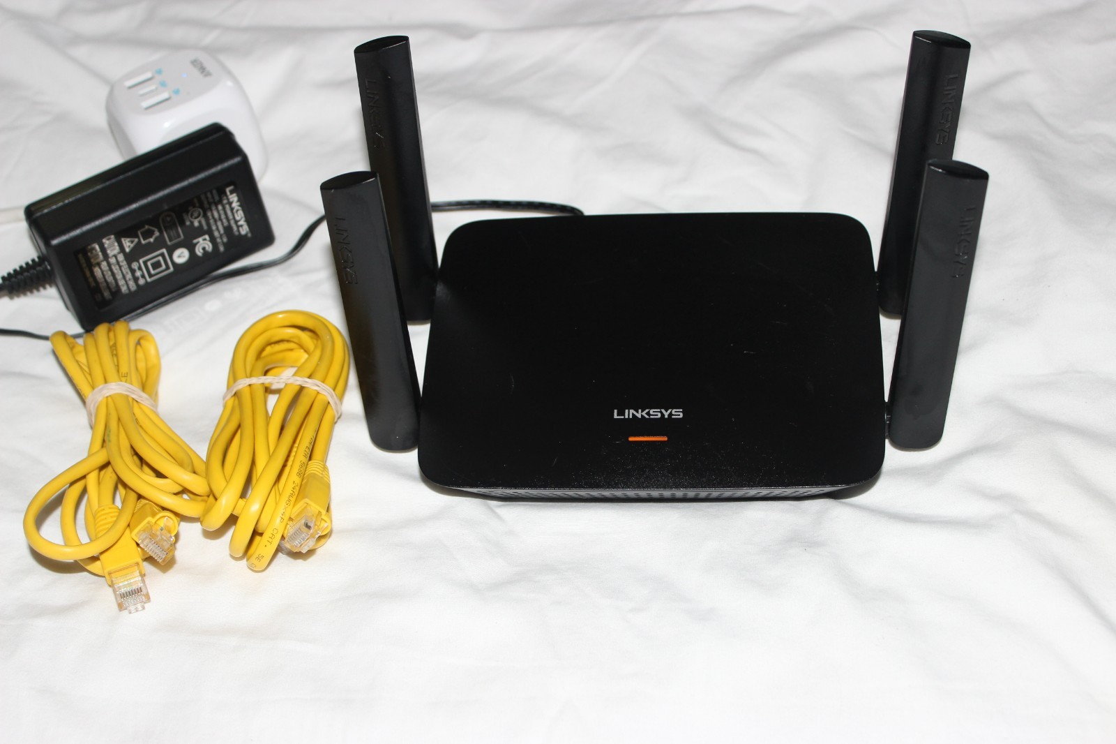 Linksys RE9000 Range Extender with 2x ethernet cables sep25 #N