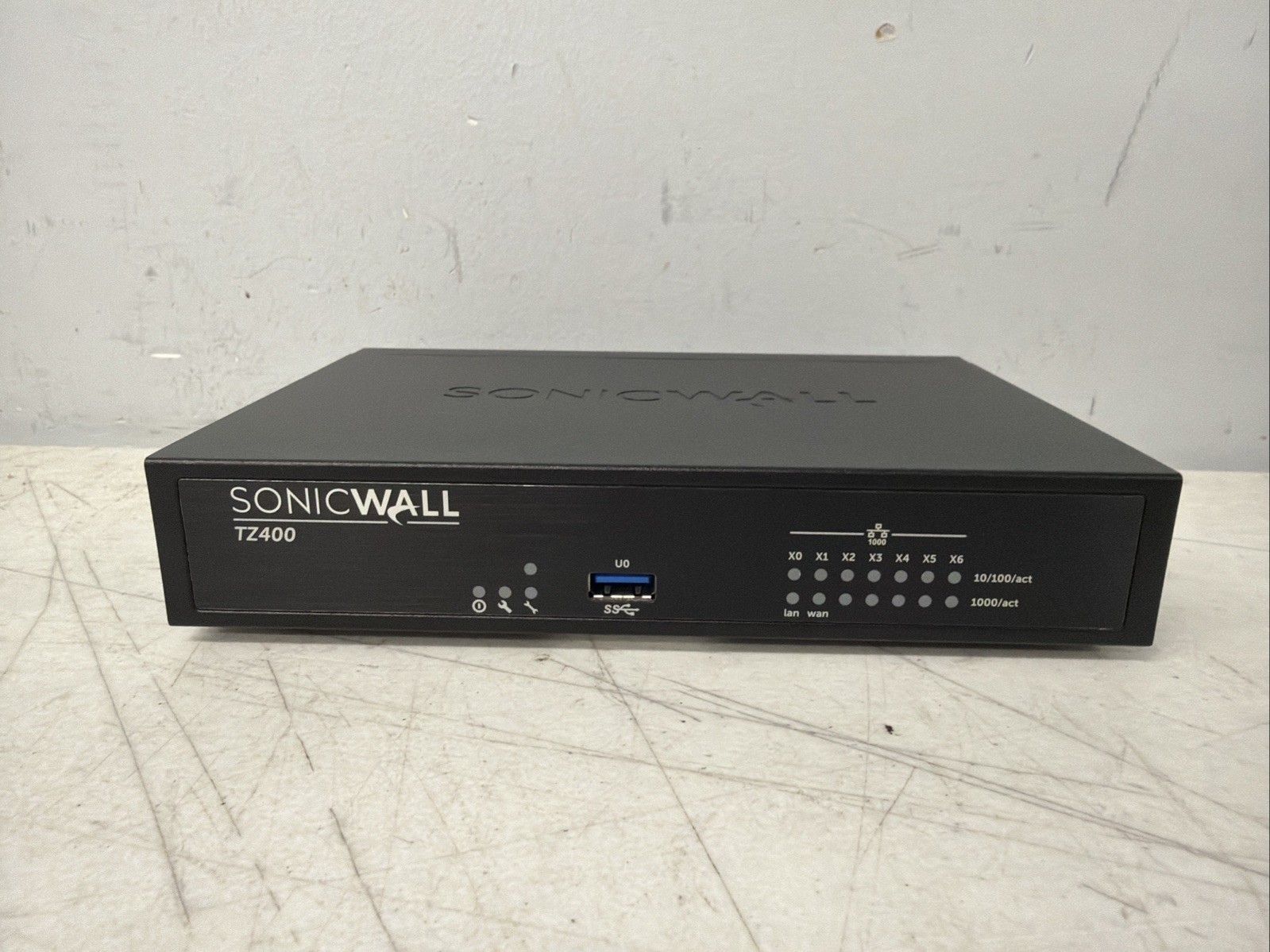 SonicWall TZ400 Network Security - APL28-0B4 Firewall Appliance - No power cord