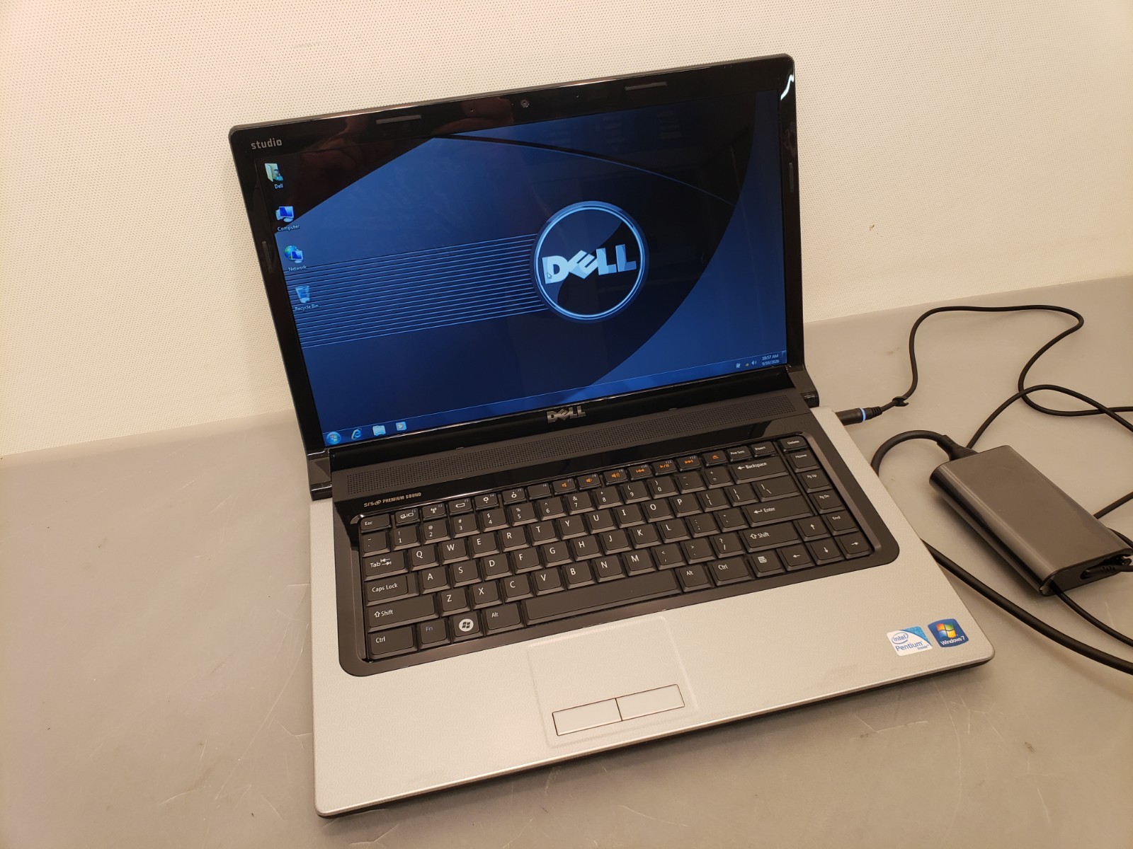 Dell Studio 1555 Pentium Dual Core 2.1GHz 4GB 120GB SSD Win7 15.6" HDMI Laptop