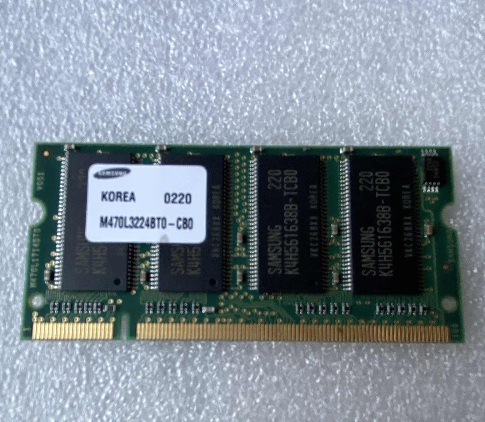 Samsung 256MB DDR SO-DIMM PC-2100 (DDR-266) 200-Pin Non-ECC RAM M470L3224BT0-CB0