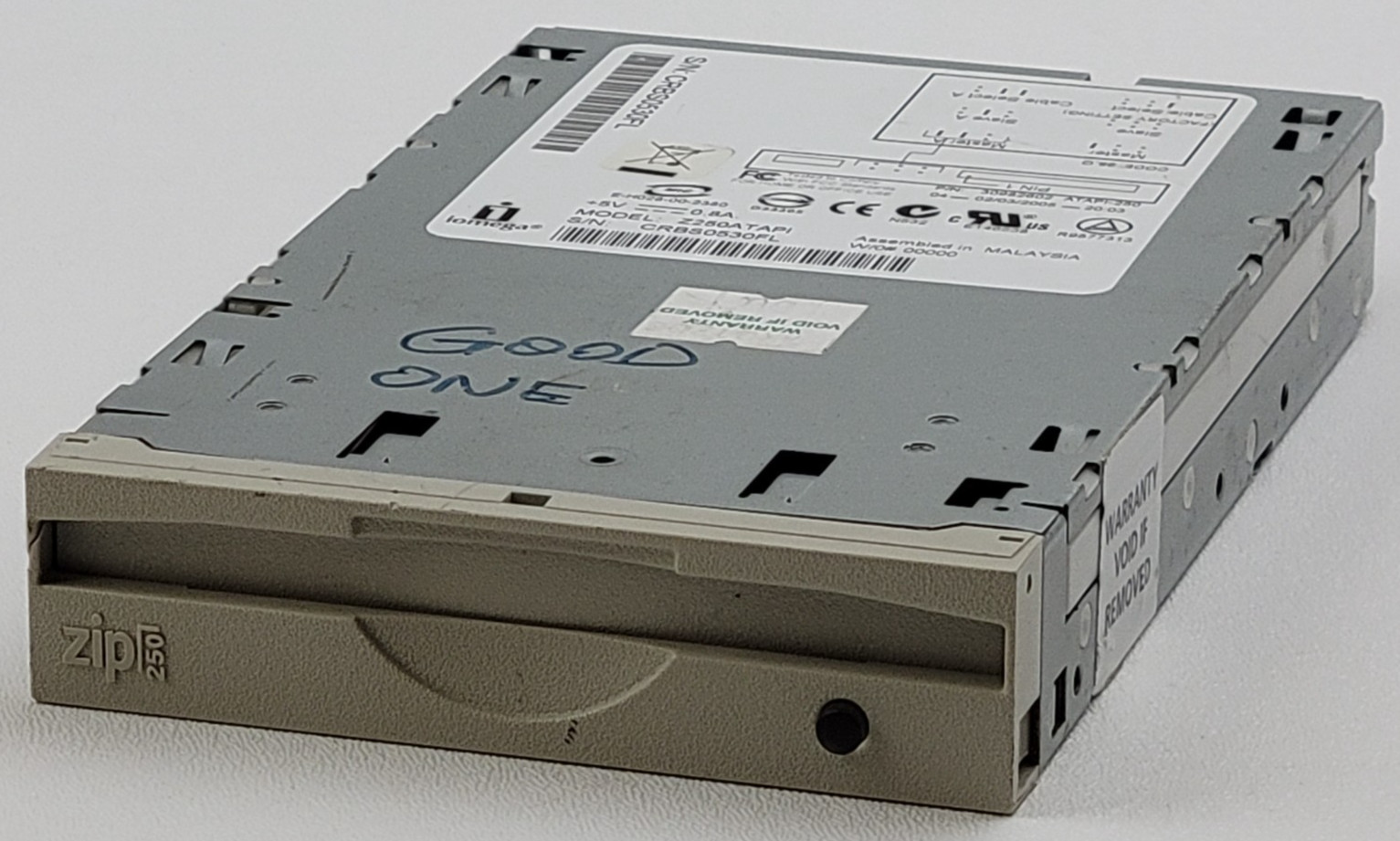 iomega 250MB Zip Drive 3.5" Internal IDE Z250ATAPI - White Bezel