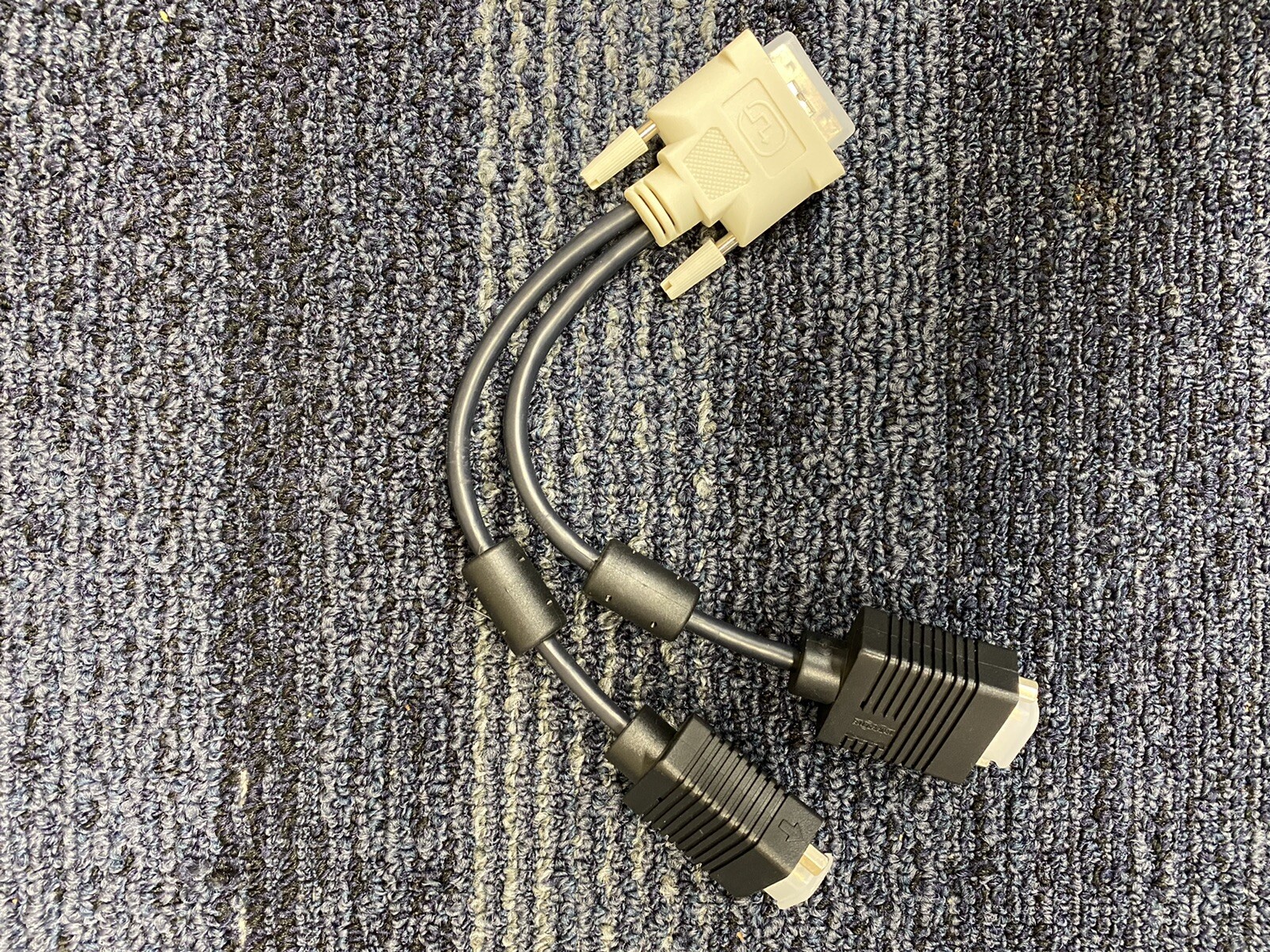 TRIPP LITE - PRO AV P120-001-2 1FT DVI TO VGA Y SPLITTER CABLE ADAPTER New