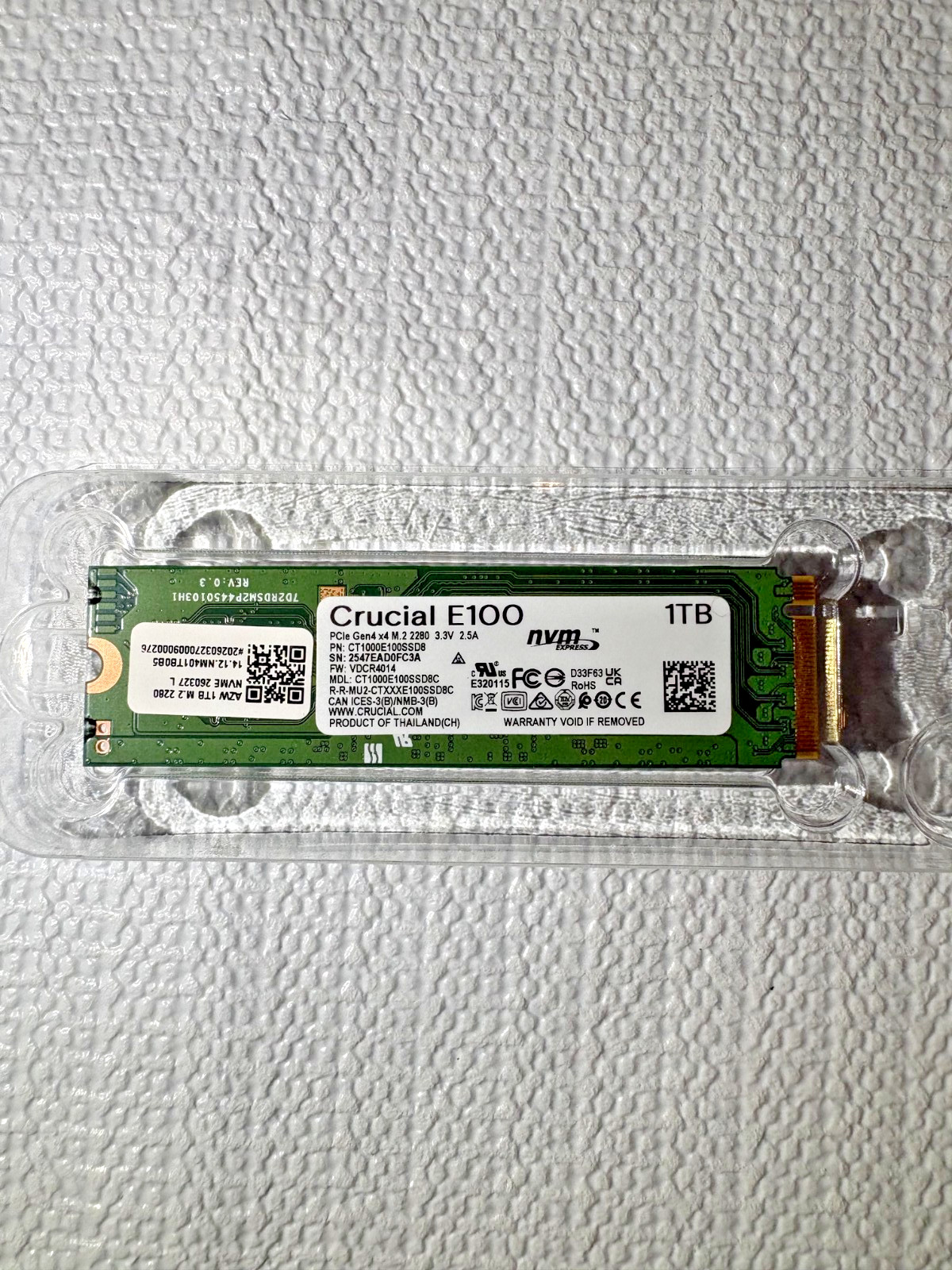 Crucial E100 1TB PCIe 4.0 Gen4 NVMe M.2 2280(Very Low Usage Hours)