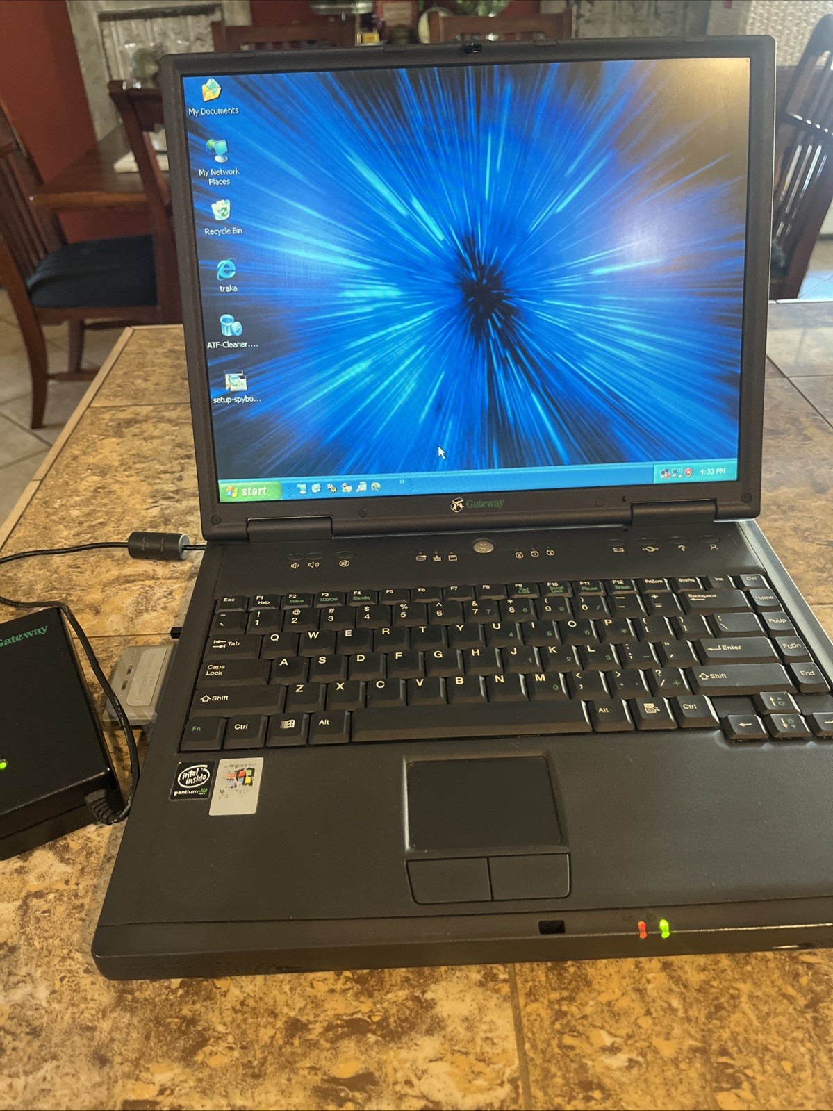 VINTAGE 15" GATEWAY Solo 9500 PENTIUM  III Retro Gaming Laptop, Adapter, Works