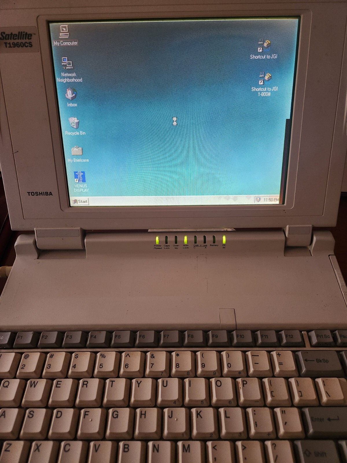 1993? Toshiba satellite loptop T1960CS TURNS ON 