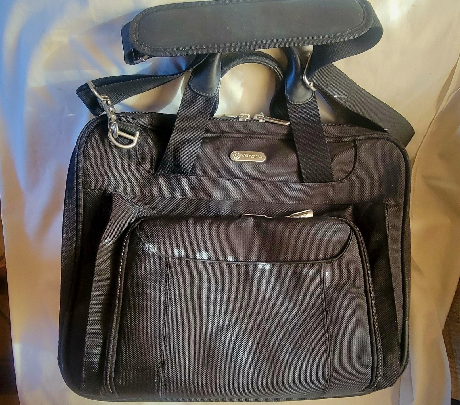 Targus Classic 16" Corporate Traveler Laptop Briefcase CUCTO2UA15s