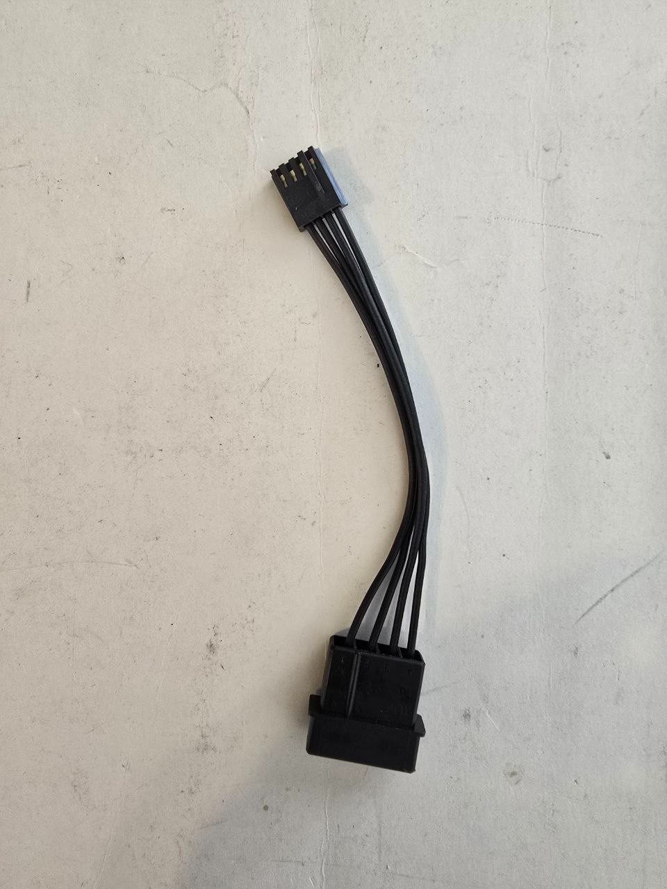 Corsair 4-Pin Molex to Floppy Drive 4-Pin Female Power 14CM