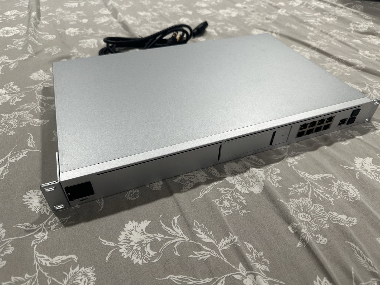 Ubiquiti Networks UniFi Network Dream Machine Pro Gateway & Router UDM-Pro