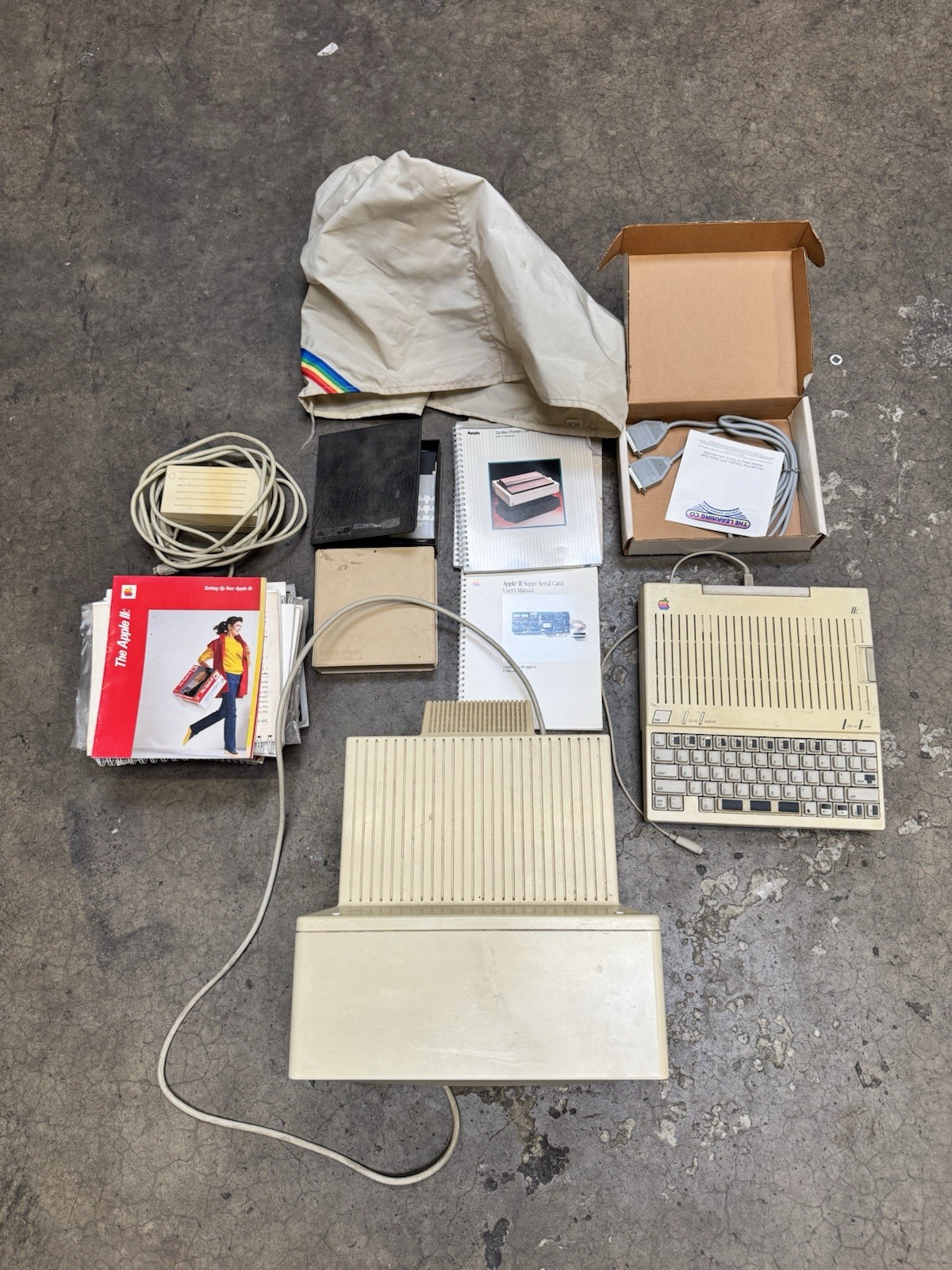 1984 Apple IIc MOS Technology 1 MHZ Built In Floppy Drive Computer Complete Set