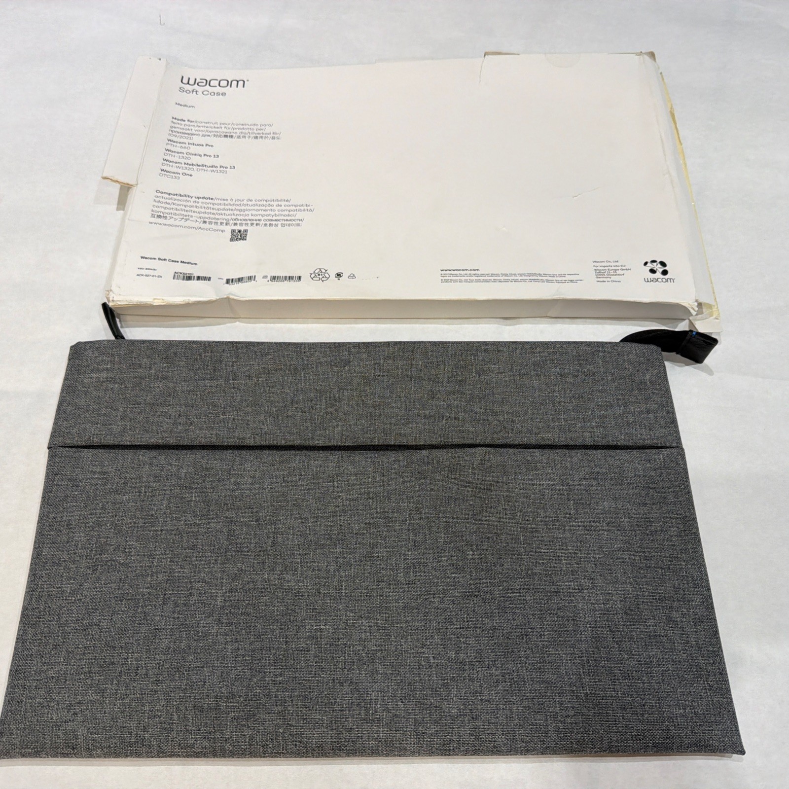 Wacom ACK52701 Soft Carrying Case for Tablets, Medium, Gray NEW