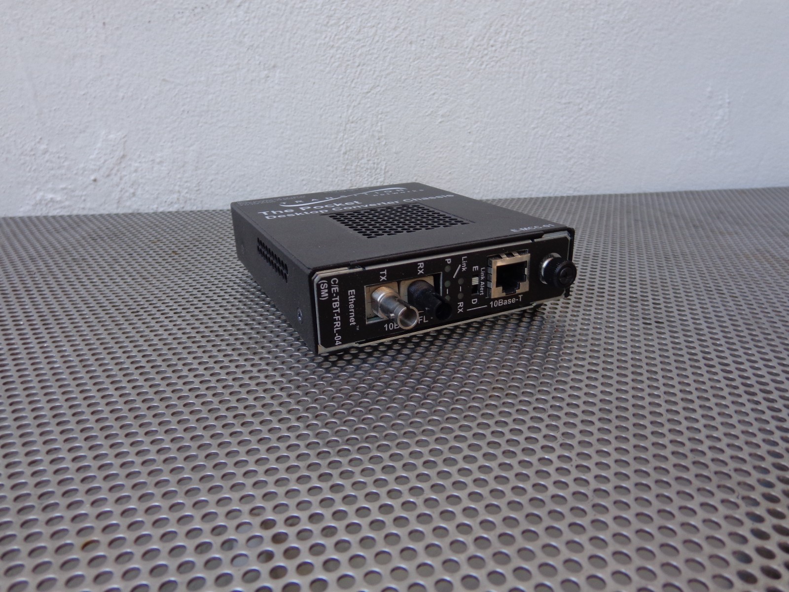 Transition Networks The Pocket Desktop Converter Chassis E-MCC-01 C/E-TBT-FRL-04