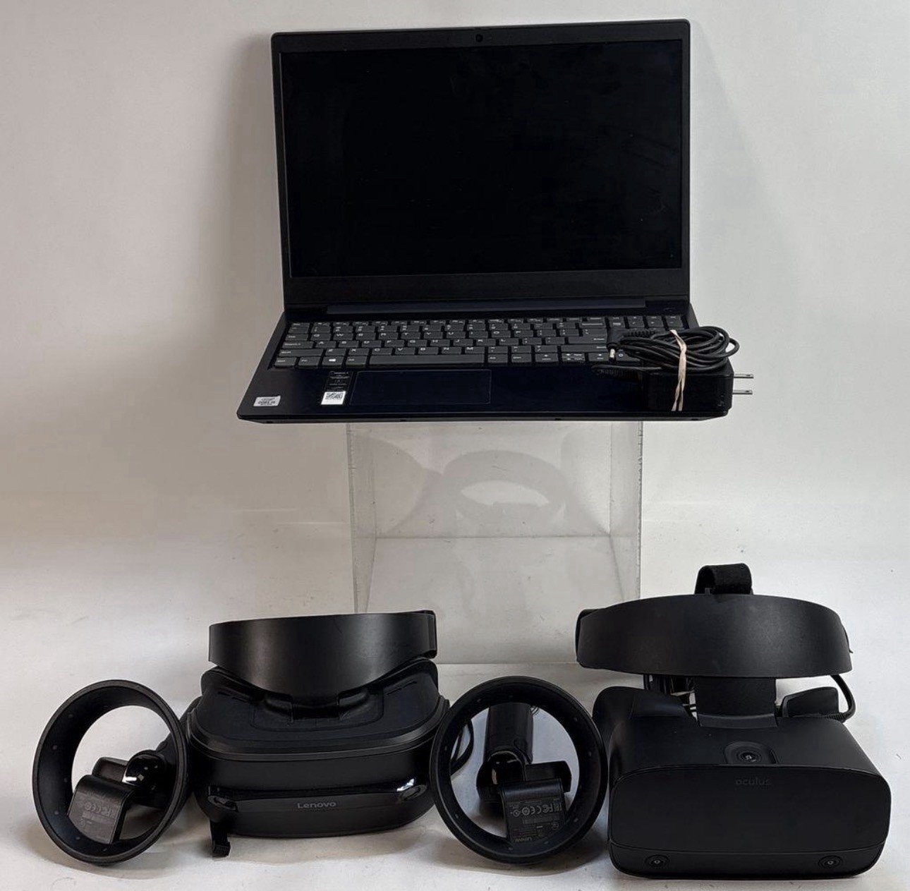 Lenovo IdeaPad 3 i5 12GB 256GB + Oculus Rift S + Lenovo Explorer VR Bundle