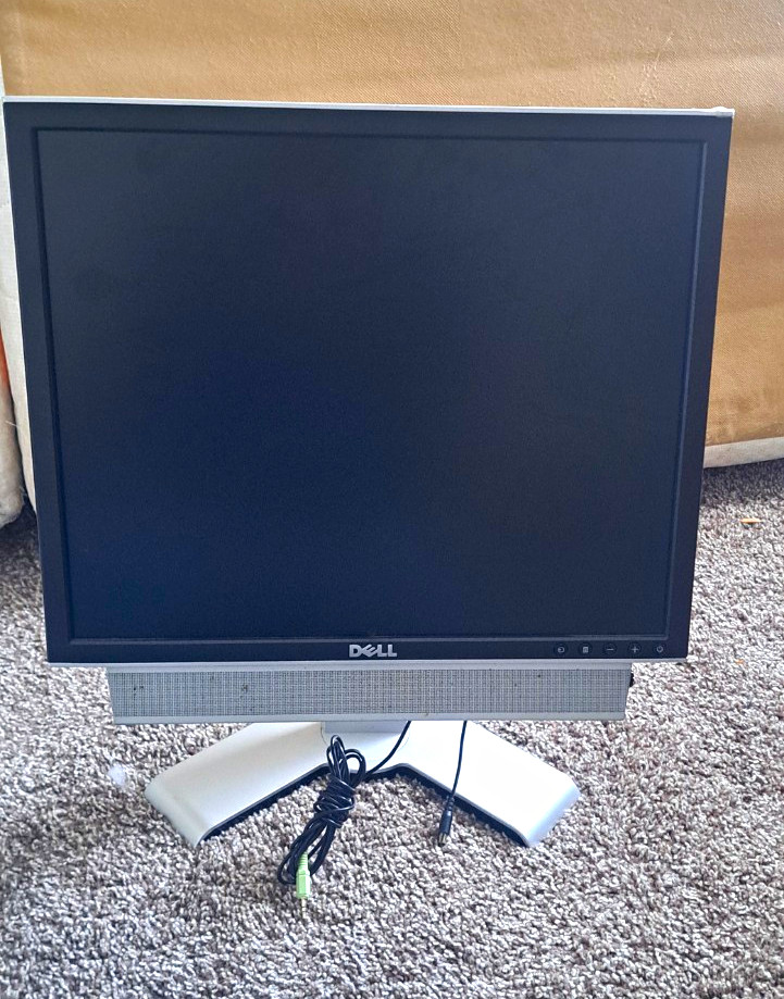 Dell UltraSharp 1907FP 19" LCD 1280x1024 5:4 VGA/DVI USB Hub Silver/Black