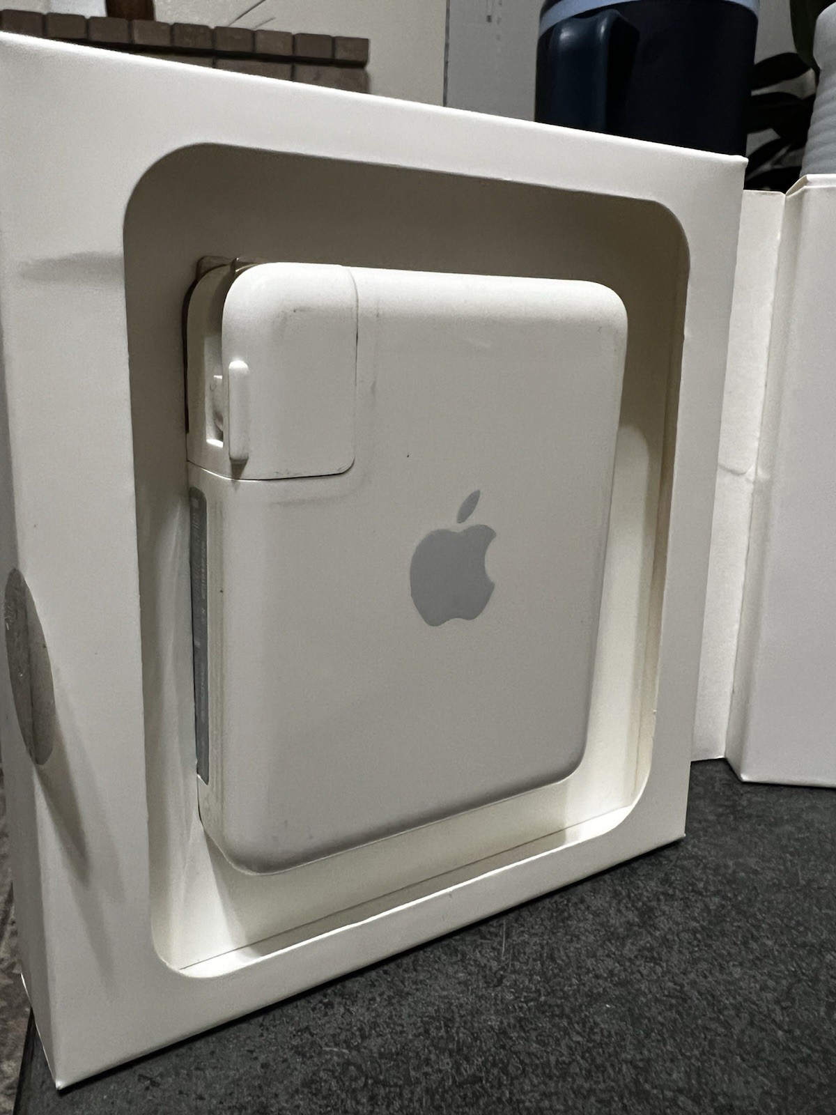 Apple AirPort Express 802.11n Wi-Fi Base Station A1264 in Box with Disc
