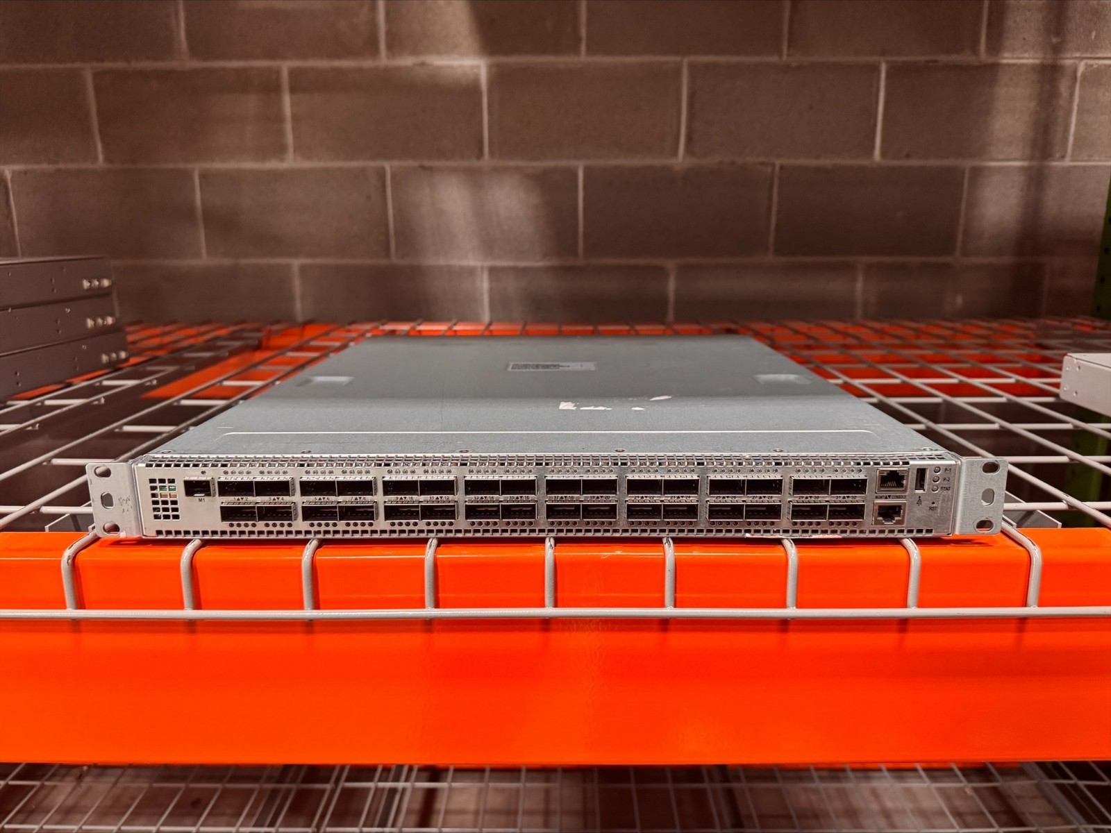 Celestica SEASTONE DX010, 32x 100 Gigabit QSFP28 ports ,5 X FAN, 2 PSU