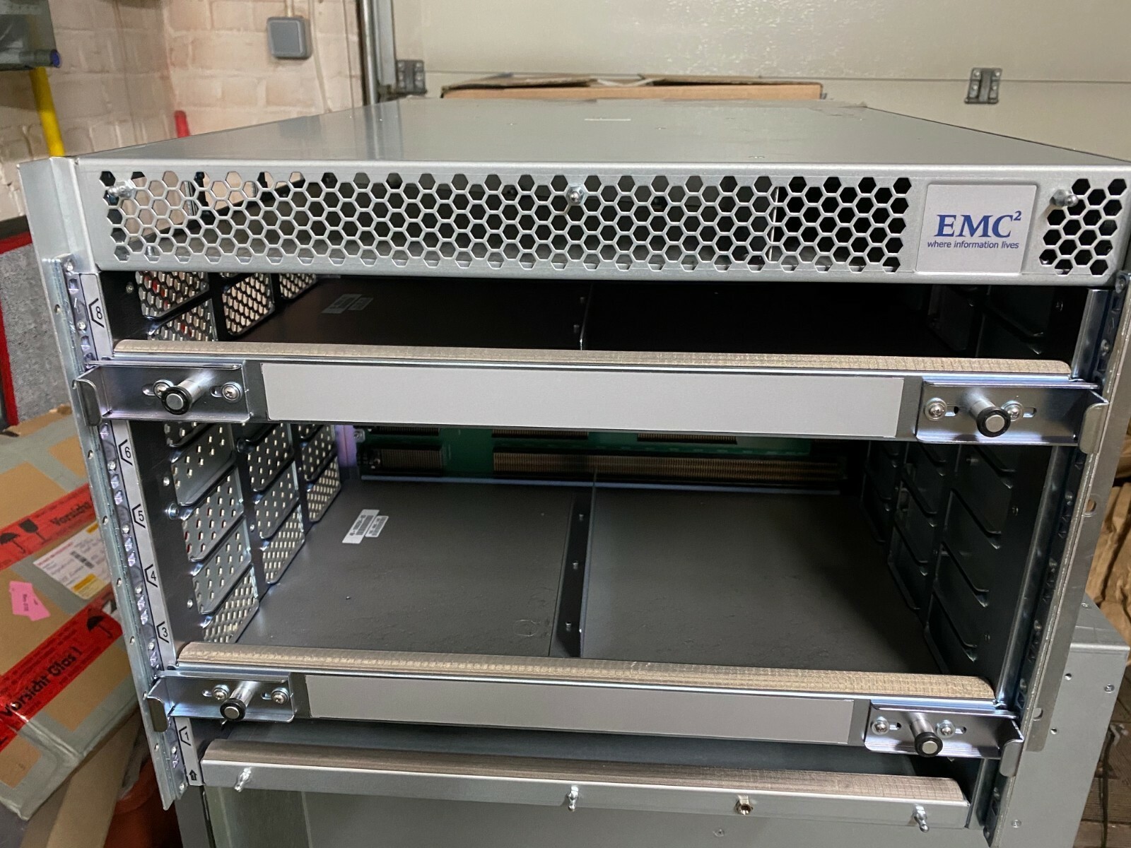 BROCADE EMC ED-DCX8510-4B SAN Switch Chassis 2x FAN 2x PSU EM-DCX8514