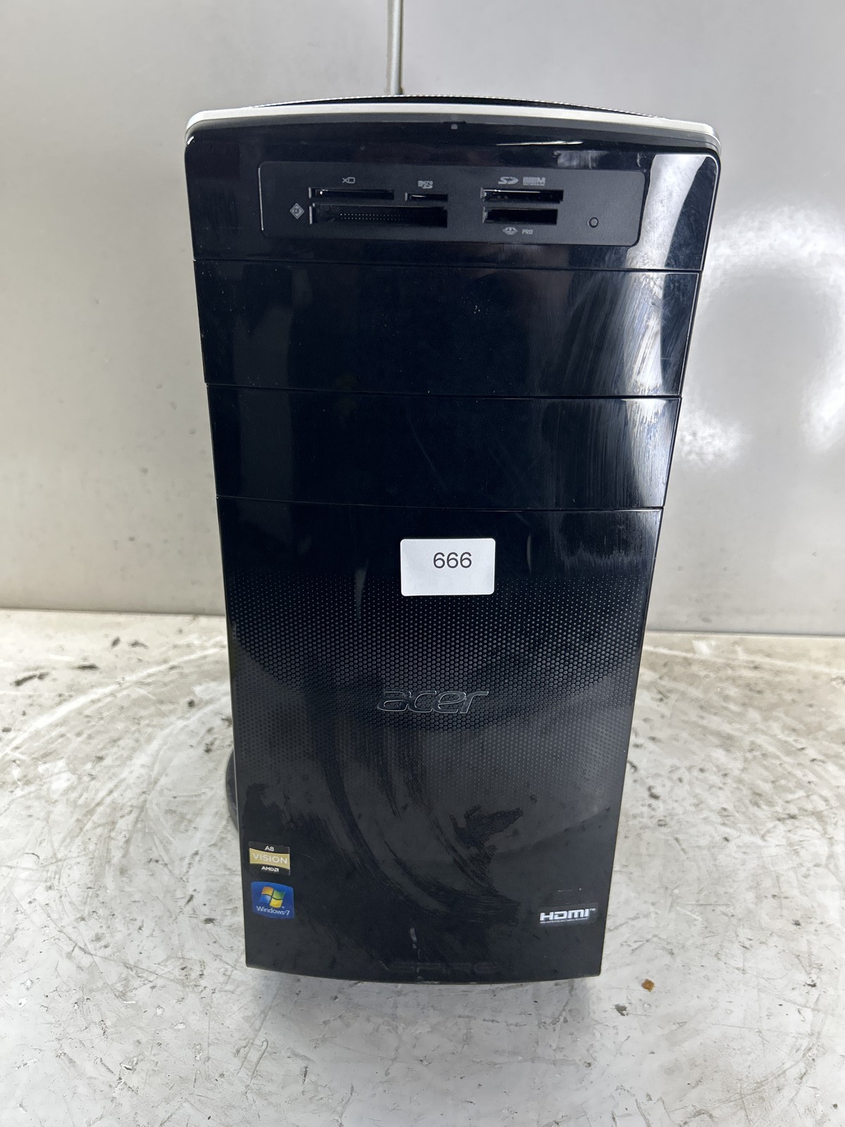 Acer Aspire M3470 AMD A8-3820 2.50GHz 8GB NO HDD