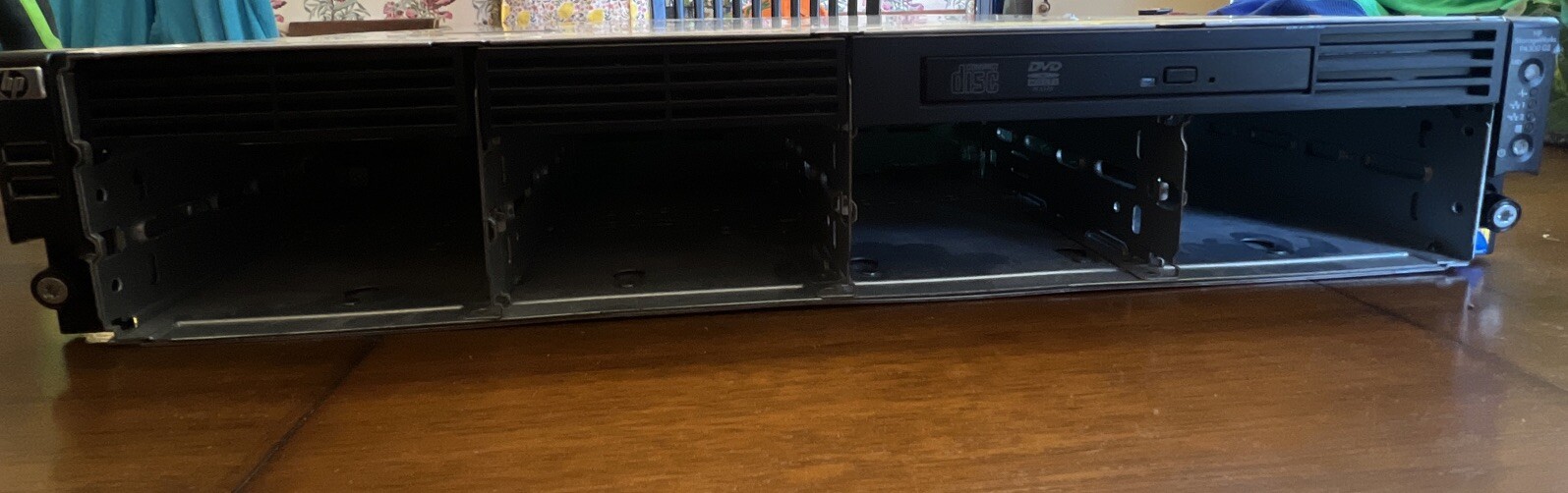 HP Storage Works P4300 G2 Server W DVD Multiplayer