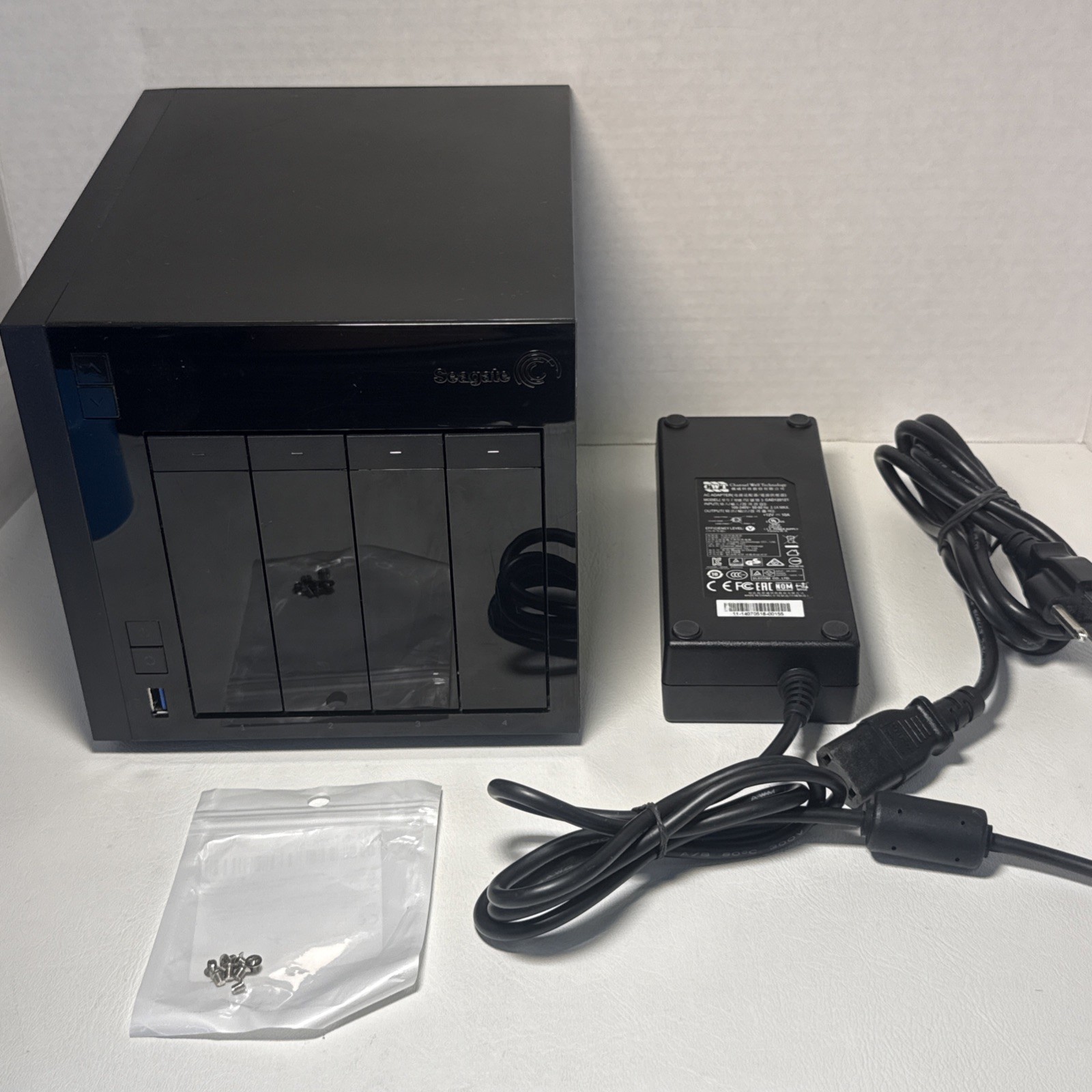 Seagate NAS 4-Bay PRO SRPS40 Enterprise Network Storage + Power Cord AC Adapter