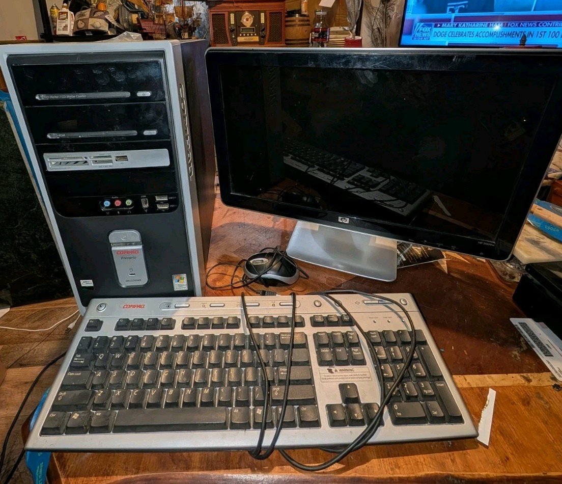 Compaq Presario SR1130NX Retro Gaming PC Athlon HP Screen,Compaq Keyboard,Includ