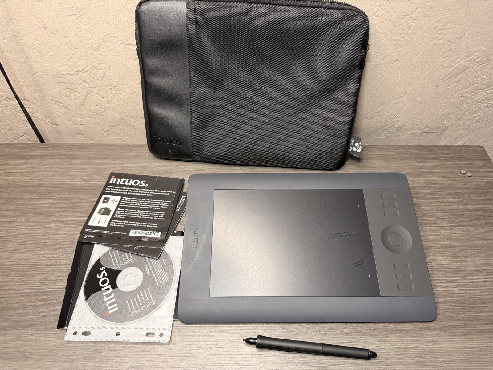 Wacom Intuos5 Touch Small Pen Tablet (PTH450) - Black