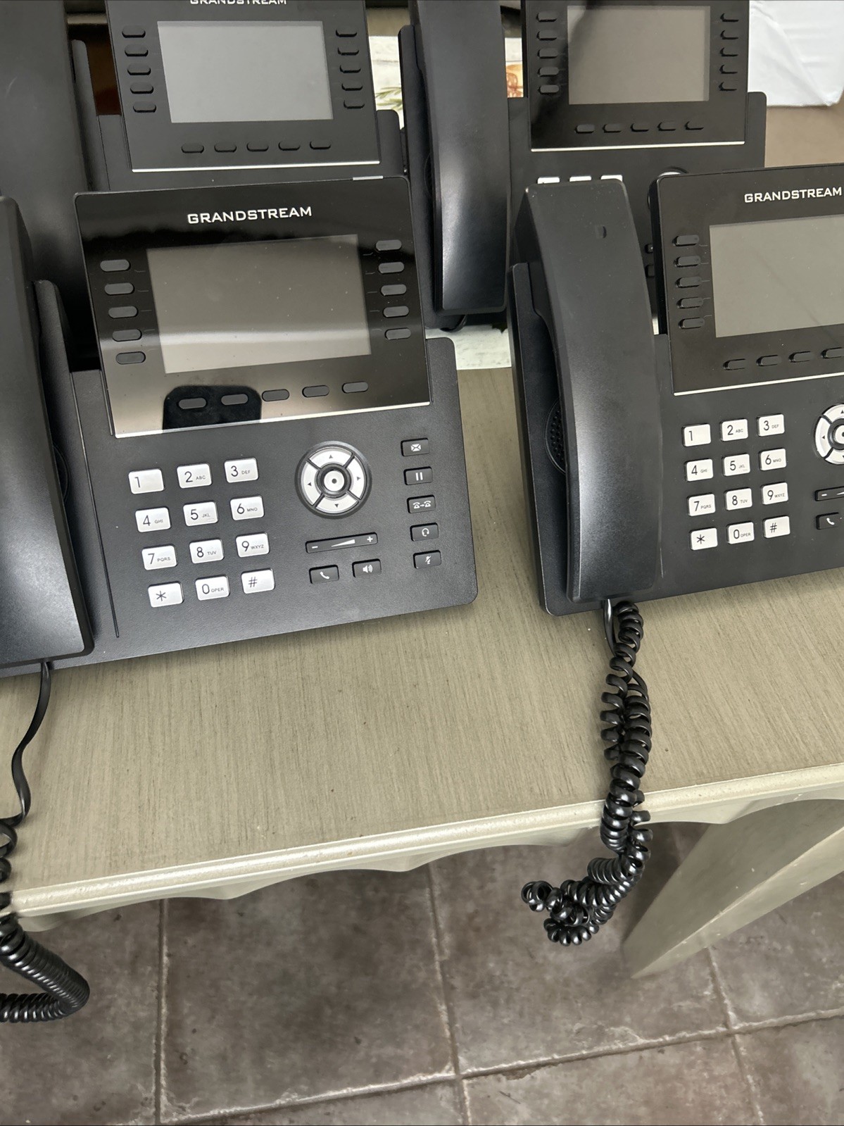 Grandstream GRP2615 Carrier-Grade HD IP Business Phone with Stand