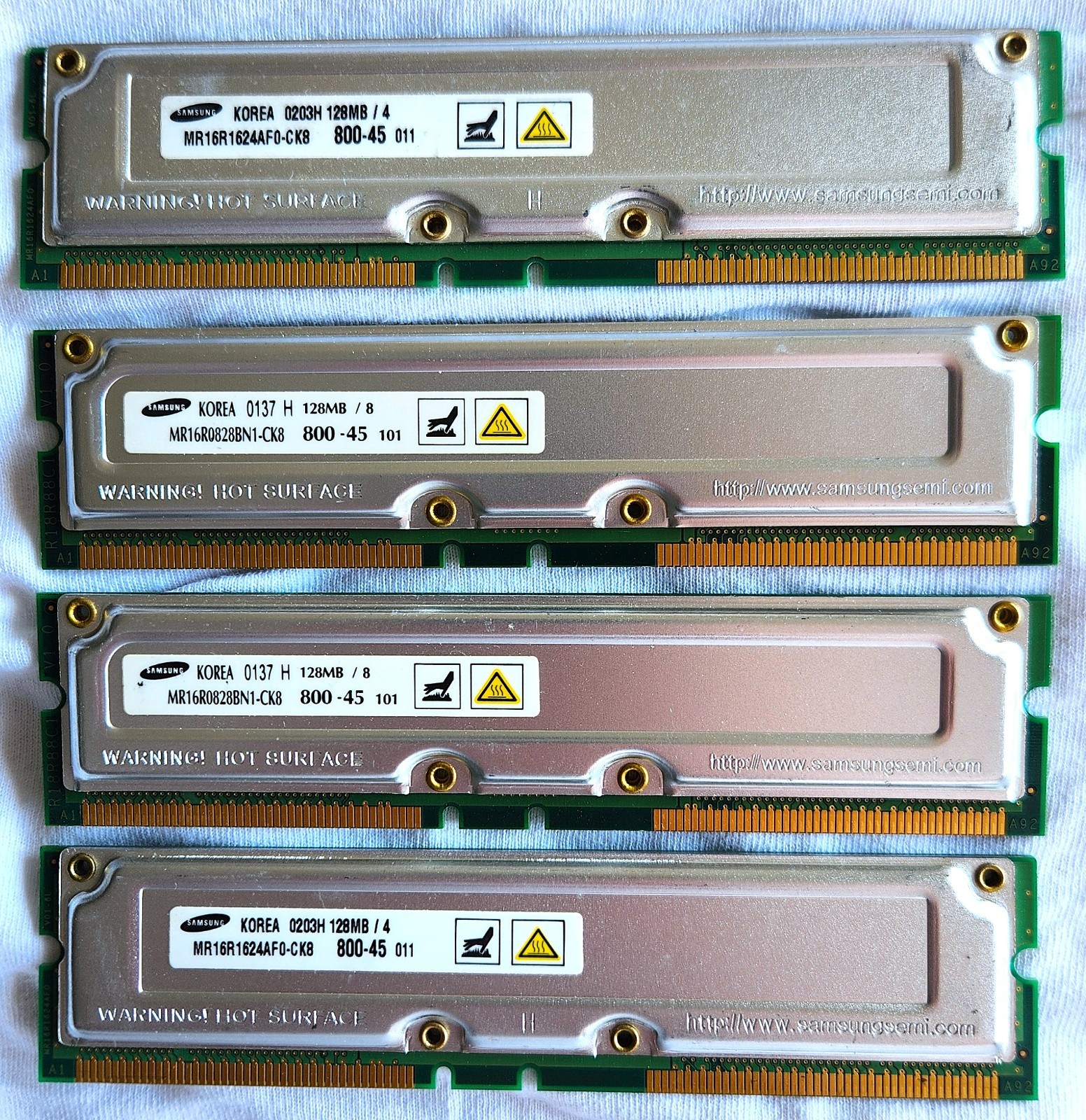 Samsung 512MB (4x128MB) RDRAM RIMM PC800-45 184-Pin MR16R0828BN1-CK8 Rambus