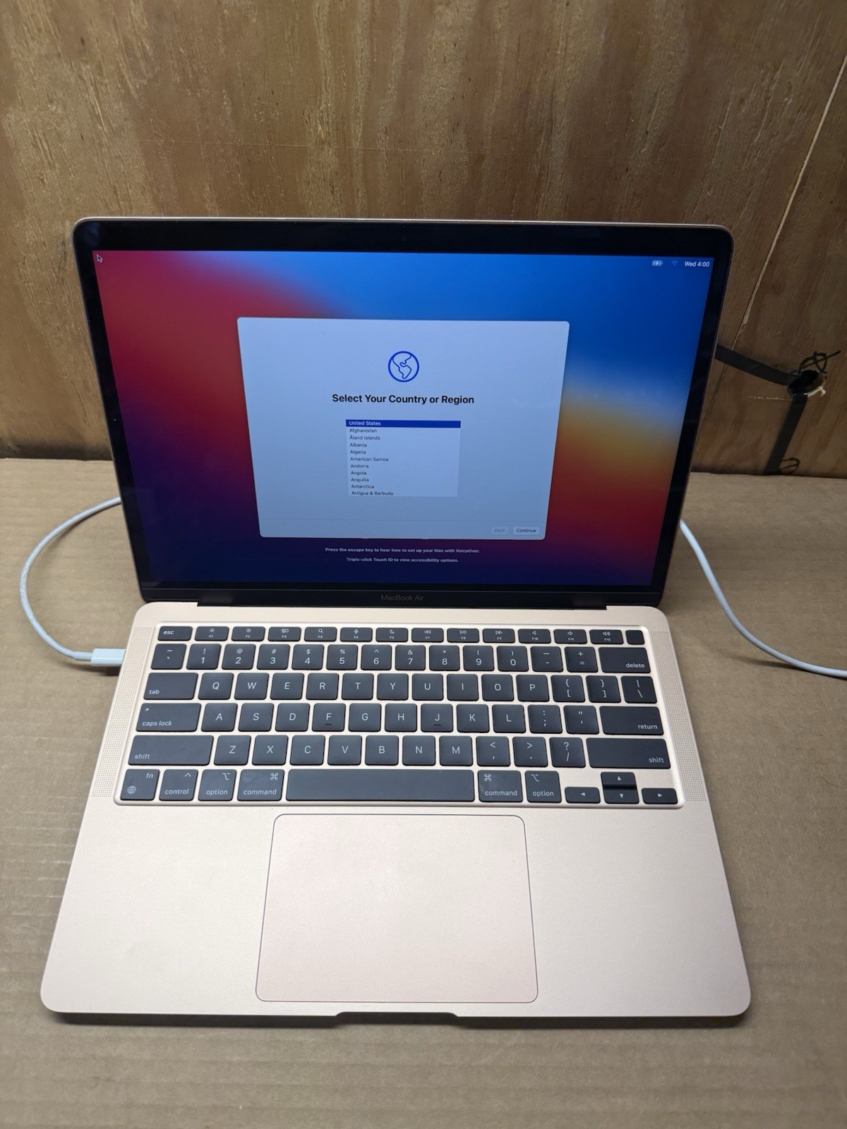 Apple MacBook Air 13” A2337 M1 2020 256GB Gold Battery Issue Plugged In