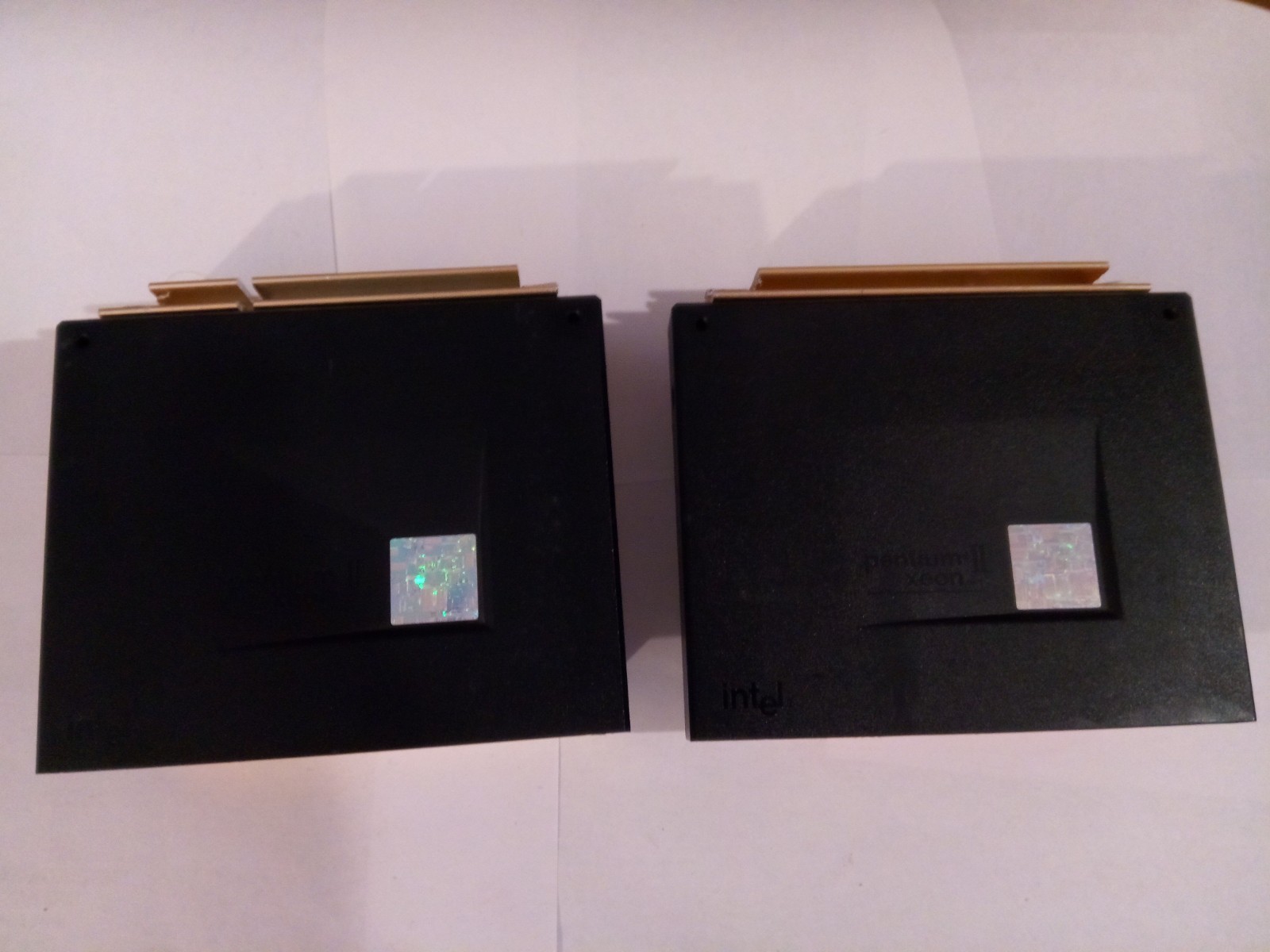 LOT OF 2 INTEL CONFIDENTIAL PENTIUM II XEON Q667ES 450MHZ 80523KX4502M RARE