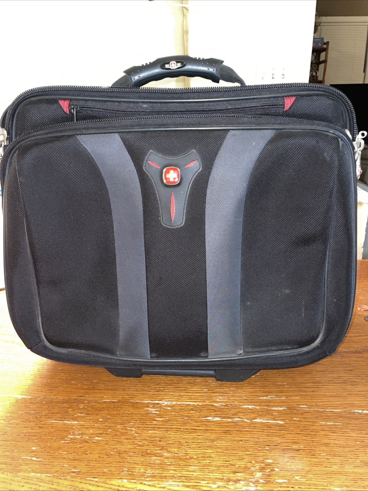 Wenger Swiss Wheeled Business gear Case Overnight Bag All-In-One Computer
