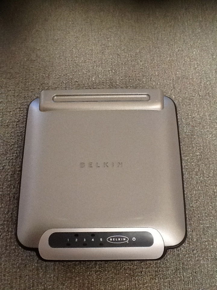 Belkin 5-port network switch F5D5131-5 ver:2000 10/100base TX