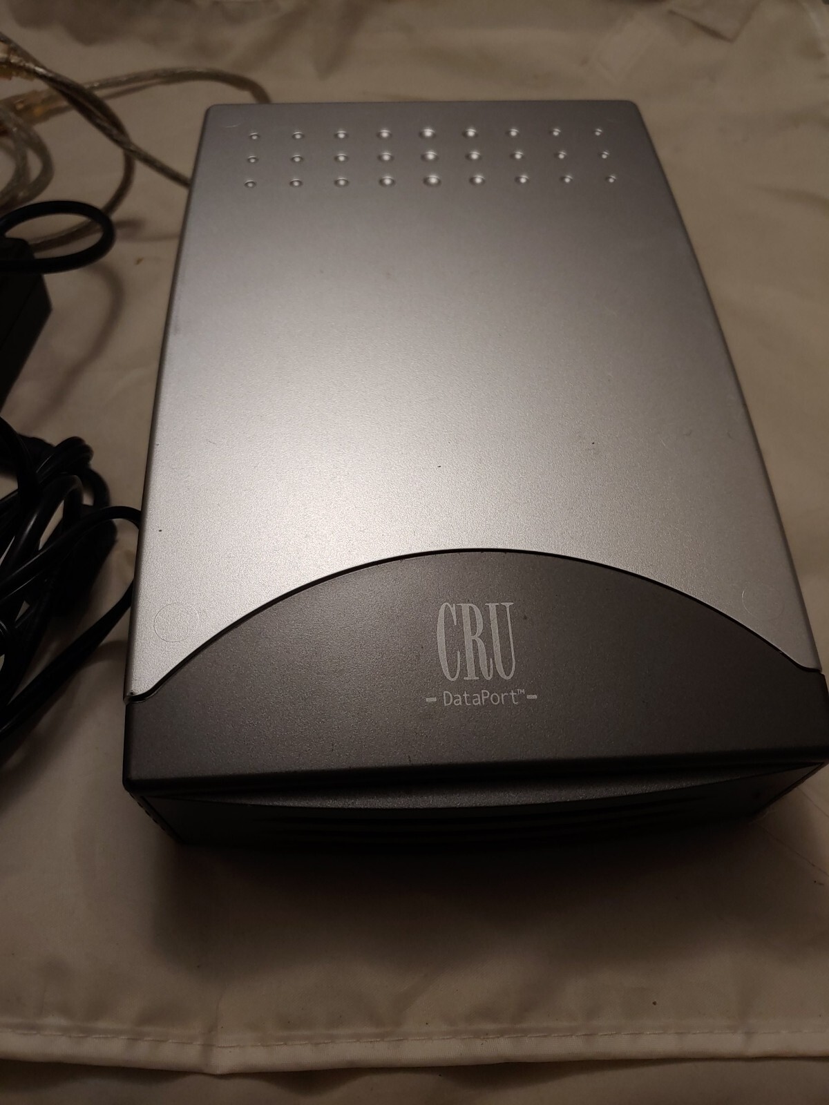 CRU DATAPORT with cords ships fast