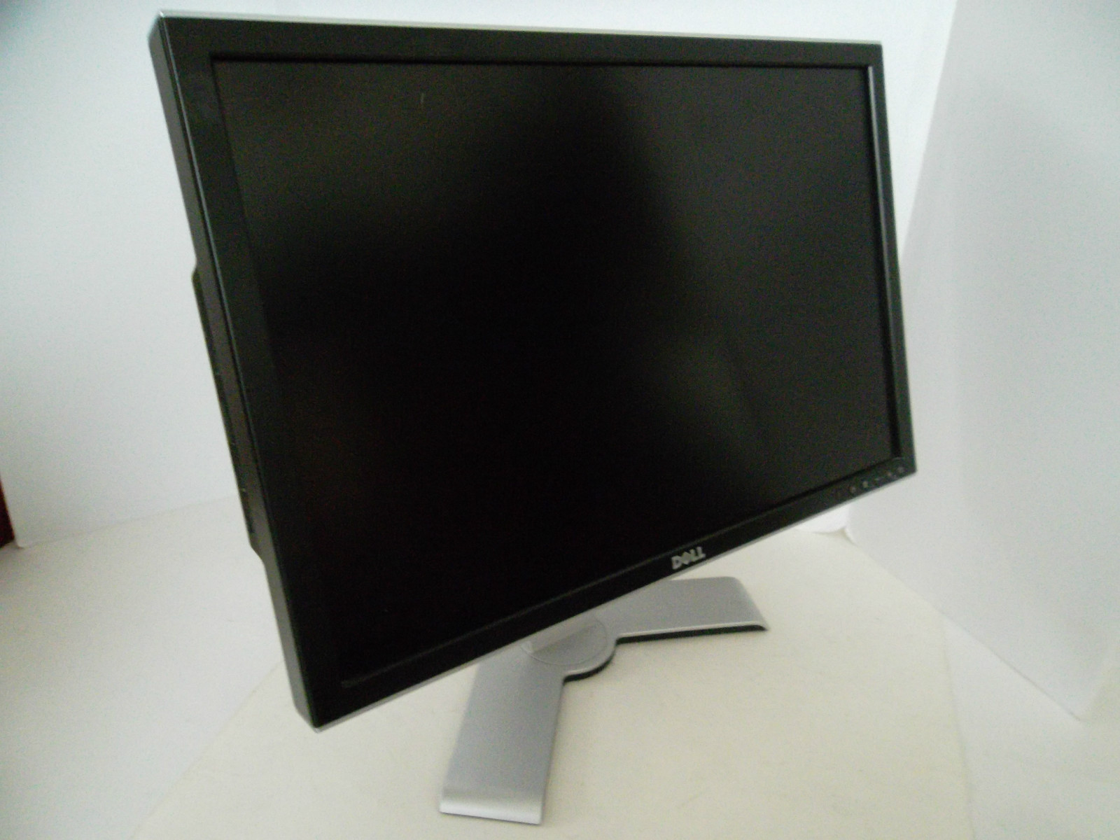 Dell 2407WFP UltraSharp 24" Wide LCD Monitor w/4-Port USB Hub 6ms VGA DVI GM504