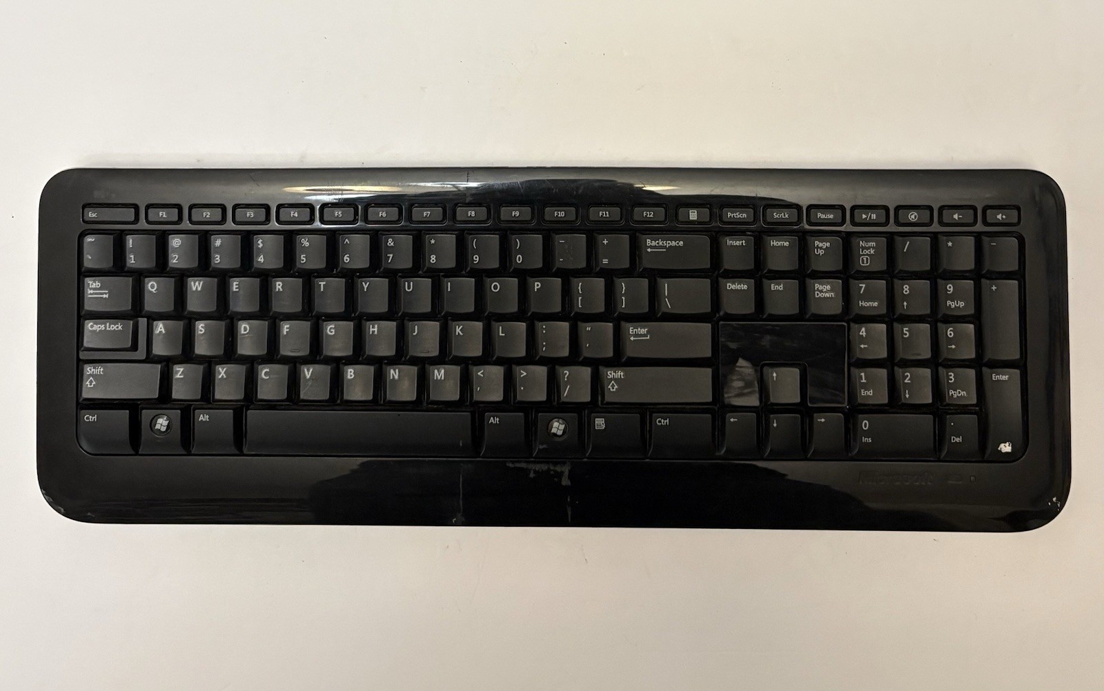 Microsoft Wireless Keyboard 800 Model 1455 QWERTY - Excellent Condition