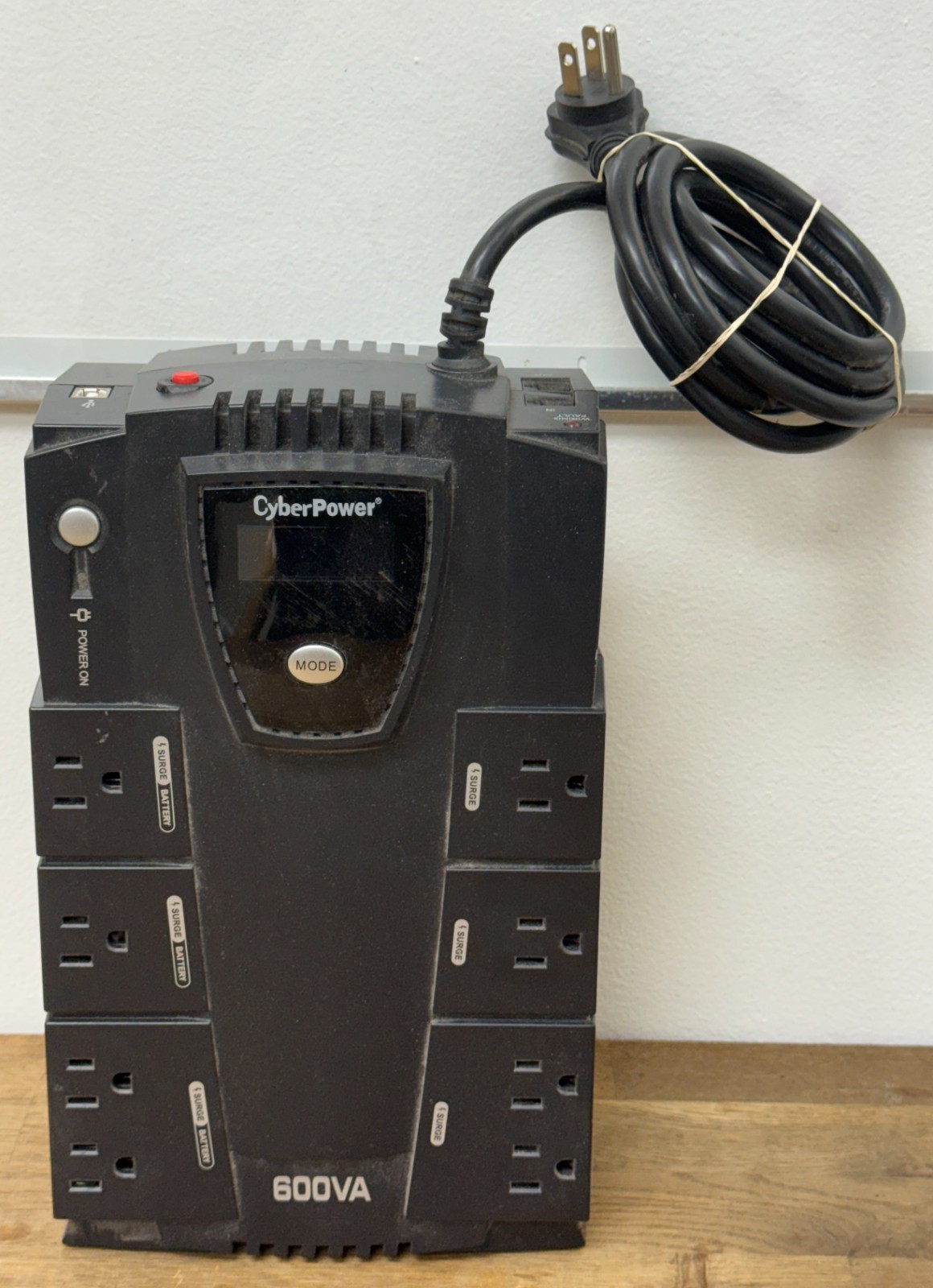 CyberPower CP600LCD 600VA 340W LCD Power Supply / Surge Protecter  With BATTERY