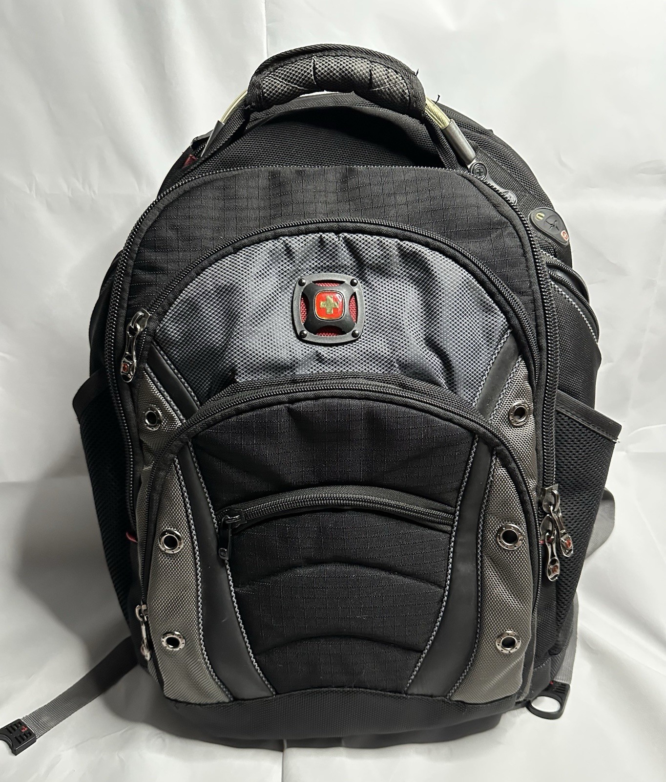 SwissGear GA-7305-14F00 Wenger Synergy Computer Laptop Backpack 