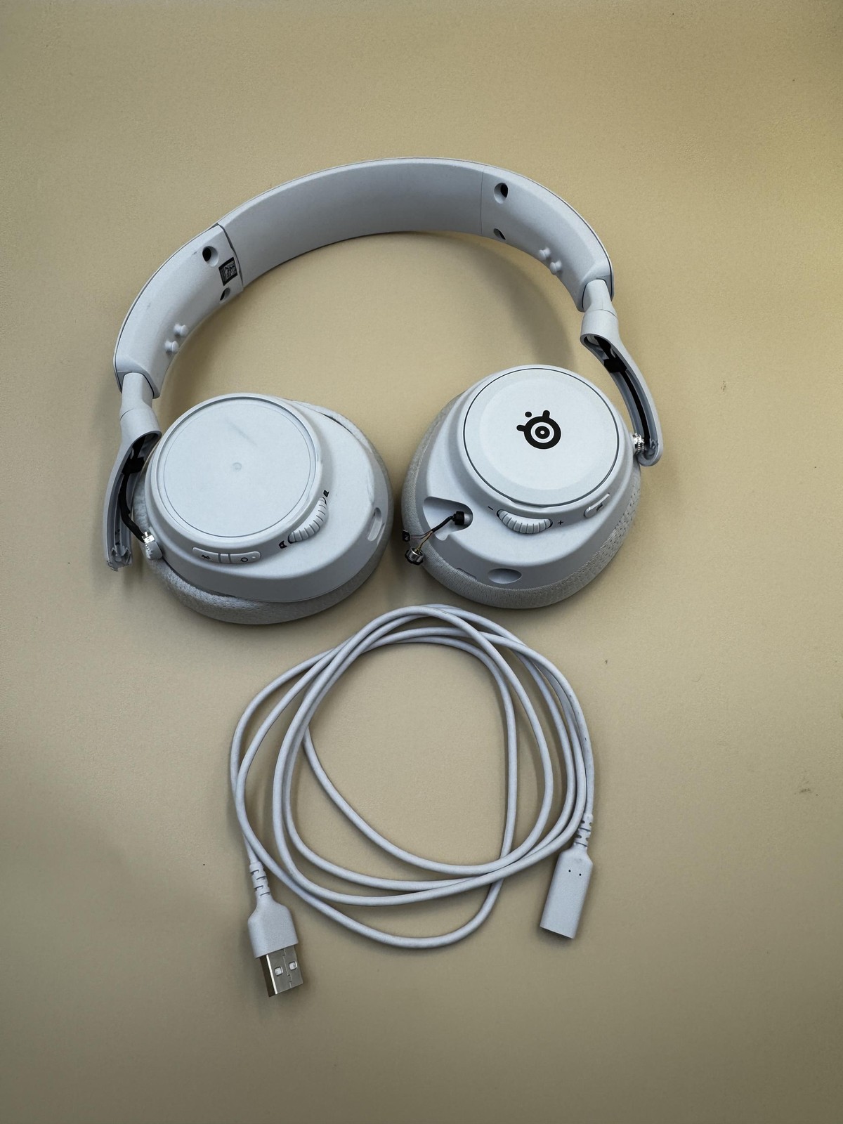 SteelSeries Arctis Nova 7X Wireless Multi-Platform Gaming Headset - White *Read*