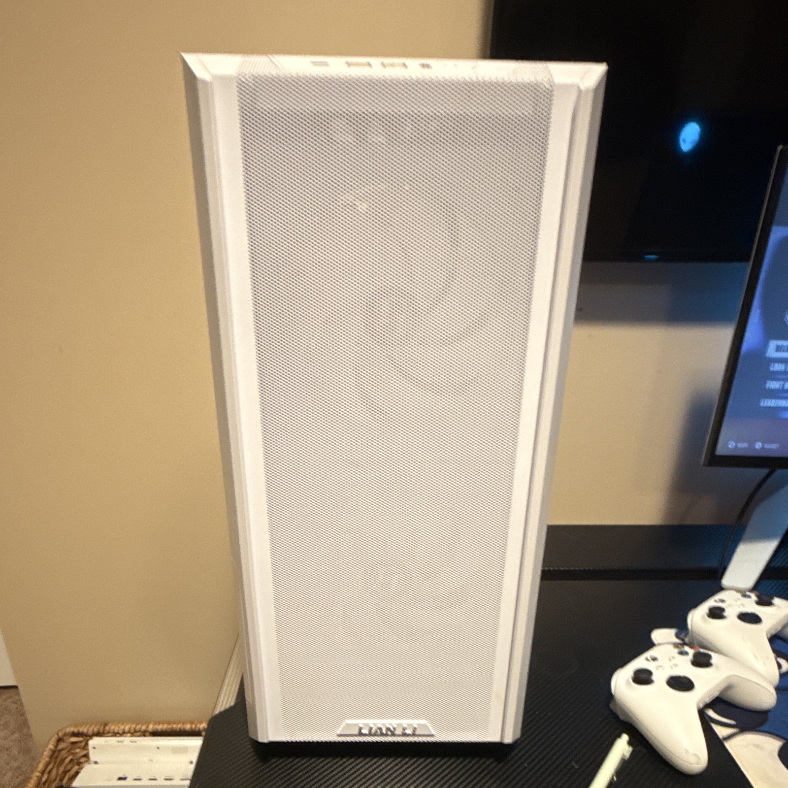 LIAN LI White Gaming Tower PC i5-13600KF 32GB 1TB SSD RTX 3060 W11
