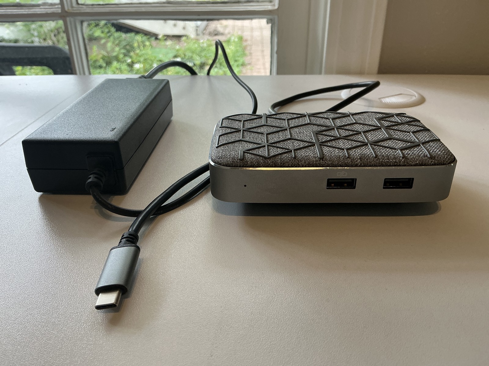 Moshi Symbus Q USB Type-C Docking Station Qi Wireless Charging Pad