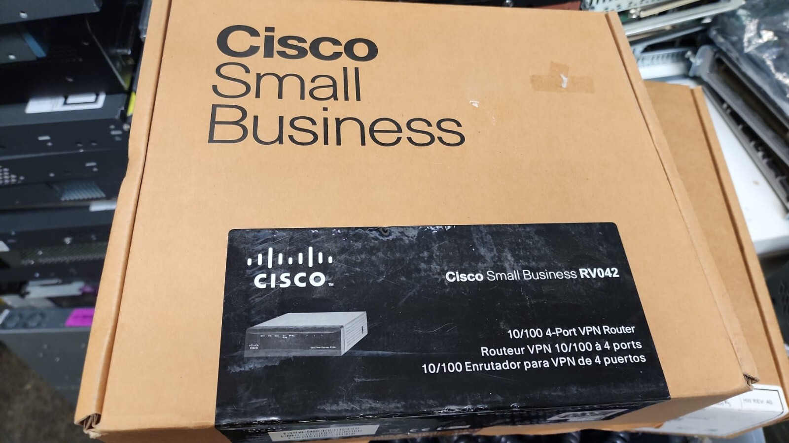 NEW Cisco RV042 Home Small Business 10/100 Dual WAN 4-Port VPN Router w/Adapter