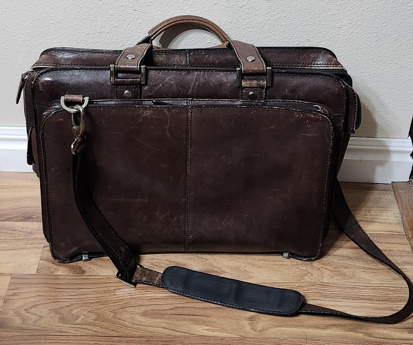 Franklin Covey Burgundy Leather Laptop Messenger Bag Briefcase with Strap