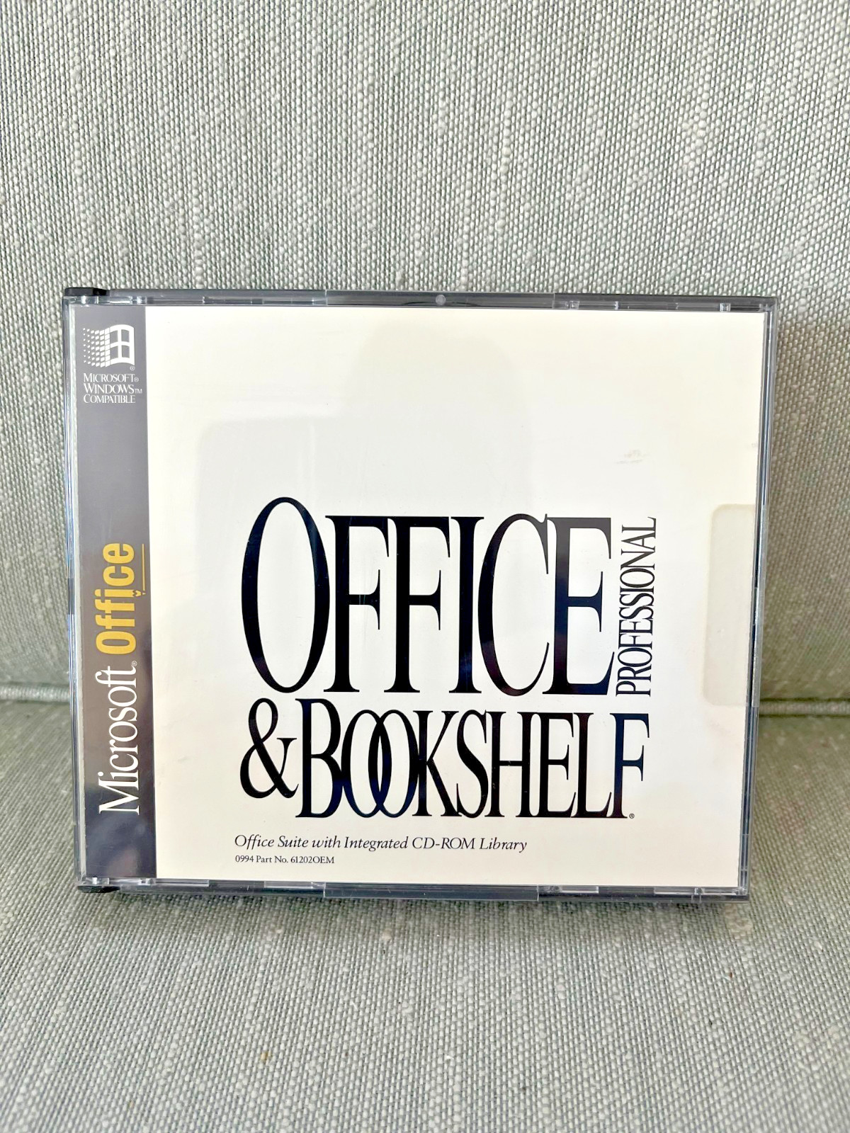 Microsoft OFFICE PROFESSIONAL & Bookshelf CD-ROM Installation SET 0f 2 Disc 1994