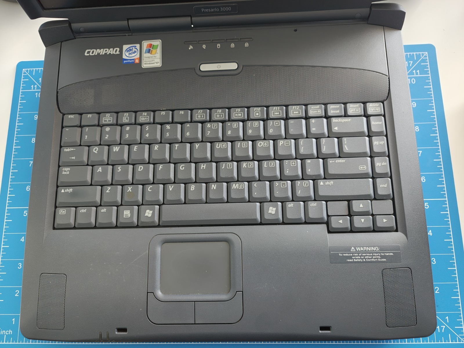 WORKING Vintage Compaq Presario R3000 Laptop PP2160 Windows XP + WiFi Card