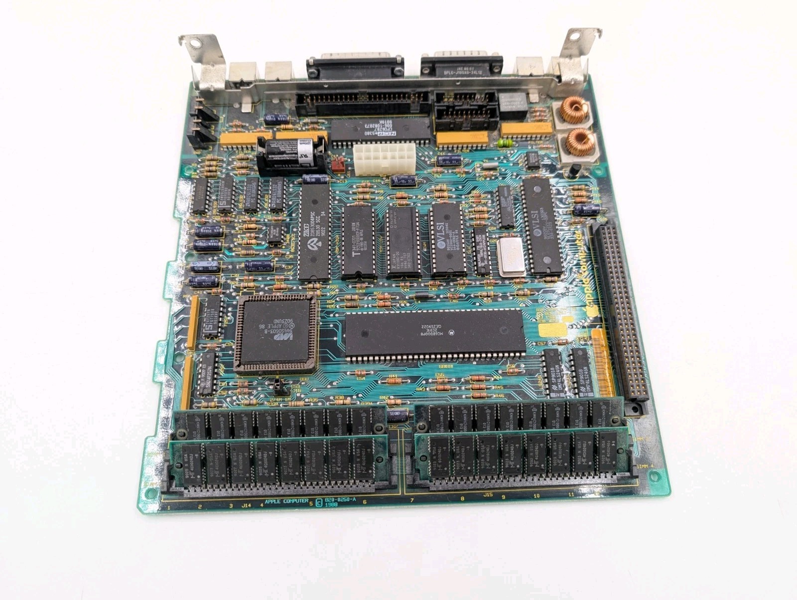 Working Macintosh SE 820-0250-A Logic Board  (260201 1)